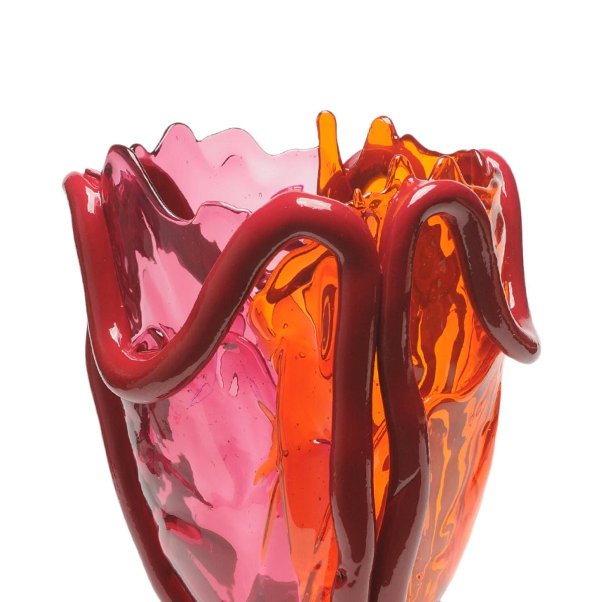 Indian Summer vase - Clear fuchsia, orange and matt bordeaux.

Vase in soft resin designed by Gaetano Pesce in 1995 for Fish Design collection.

Measures: M - Ø 16cm x H 26cm

Other sizes available.
Vase in soft resin designed by Gaetano Pesce in