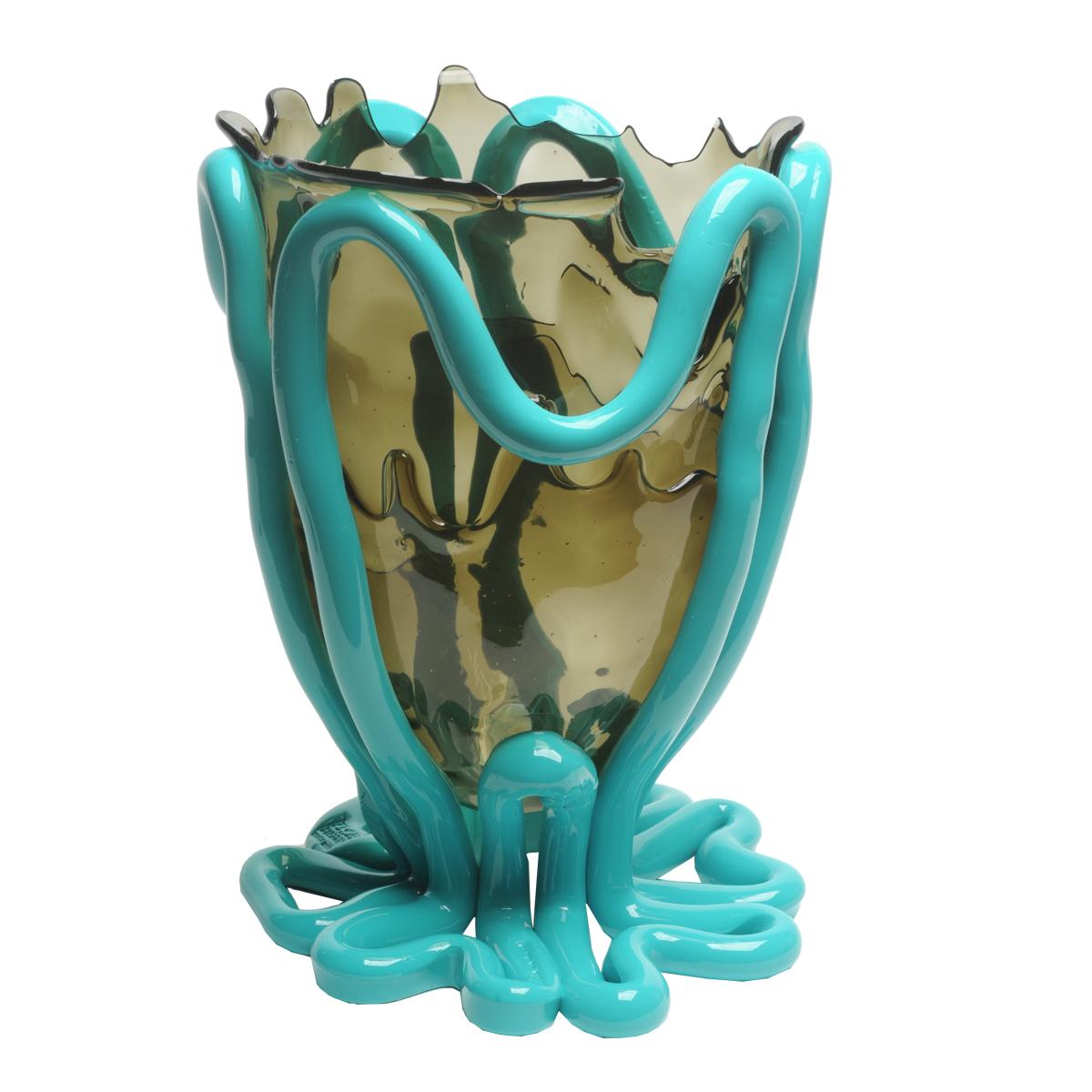 Indian Summer vase - Clear grey and matt turquoise

Vase in soft resin designed by Gaetano Pesce in 1995 for Fish Design collection.
Measures: L - ø 22cm x H 36cm
Colours: Clear grey and matte turquoise.

Other sizes available.

Vase in soft resin