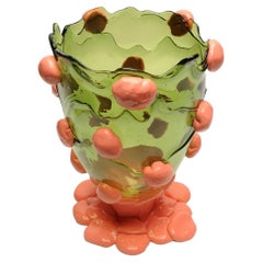 Zeitgenössische Gaetano Pesce Nugget L-Vase aus Harzflasche in Grün mit dunklem Lachs
