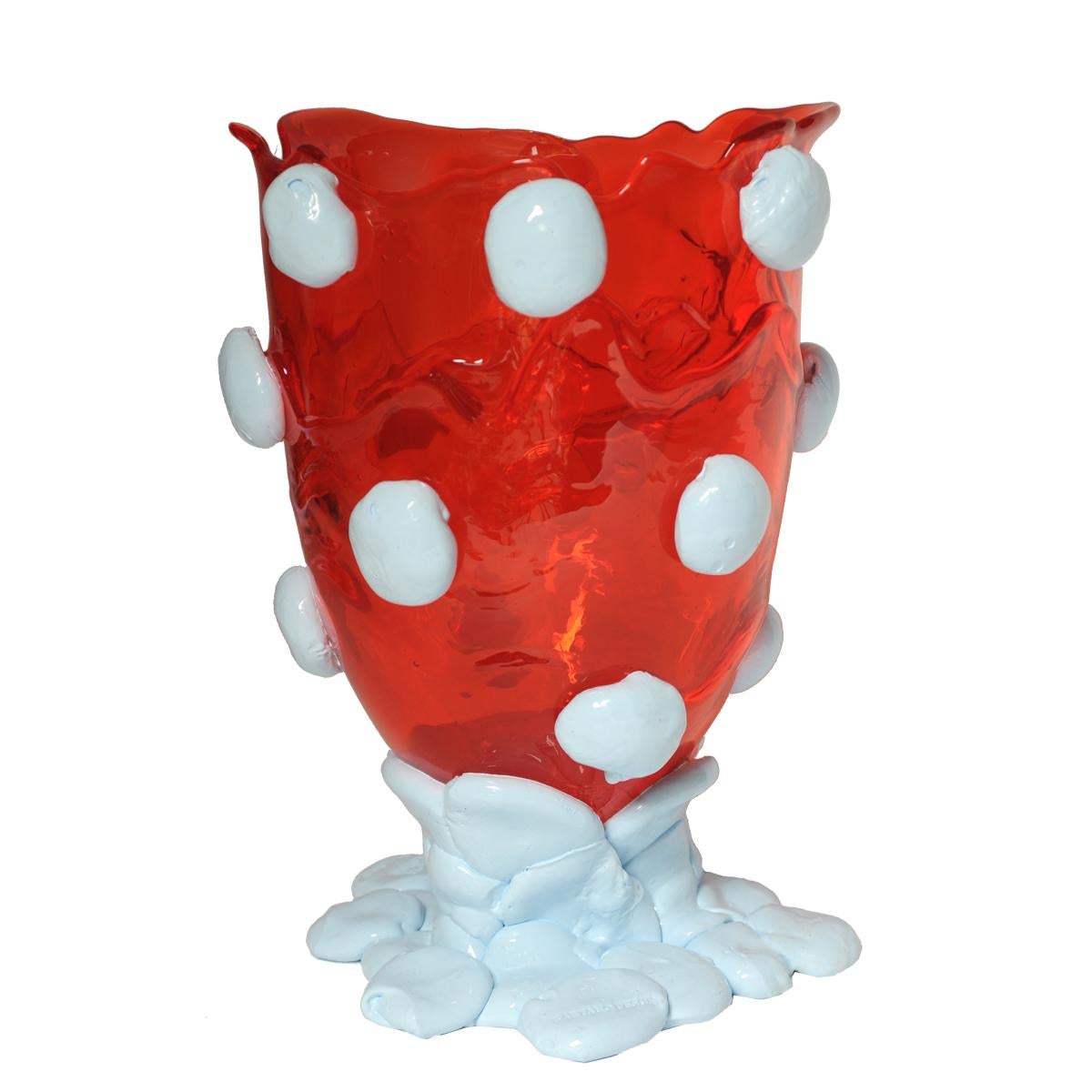 Nugget vase, clear red, pastel blue.
Vase in soft resin designed by Gaetano Pesce in 1995 for Fish Design collection.

Measures: L Ø 22cm x H 36cm
Colours: clear red, pastel blu.
Other sizes available.
Vase in soft resin designed by Gaetano