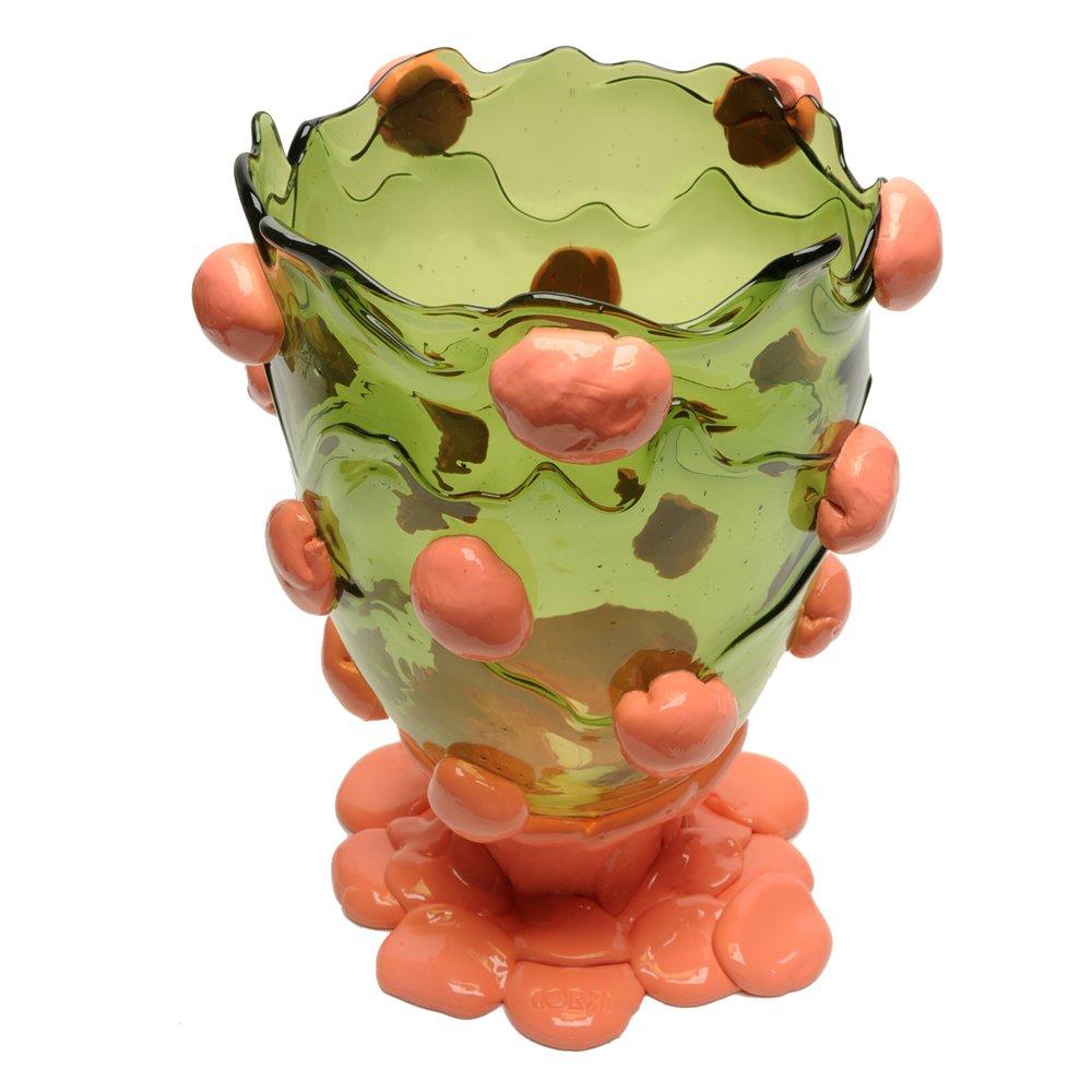 Vaso Nugget, verde bottiglia trasparente e salmone scuro opaco
Vaso in resina morbida disegnato da Gaetano Pesce nel 1995 per la collezione Fish Design.

Misure: M - ø 16cm x H. 26cm
Colori: Verde bottiglia trasparente e Salmone scuro