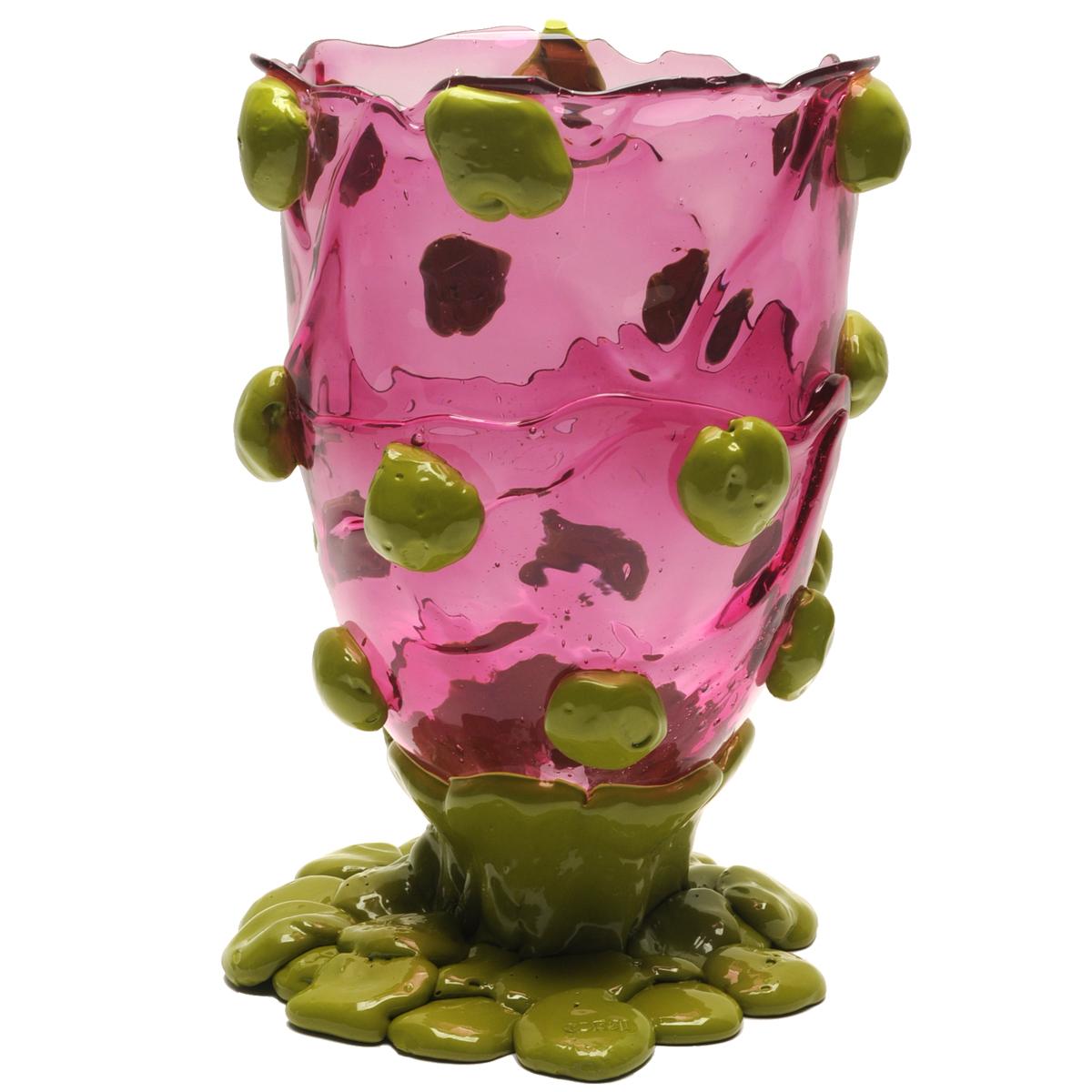 Nugget vase, clear light fuchsia, matt dust green.
Vase in soft resin designed by Gaetano Pesce in 1995 for Fish Design collection.

Measures: M - ø 16cm x H 26cm
Colours: clear light fuchsia, matt dust green.
Other sizes available.
Vase in
