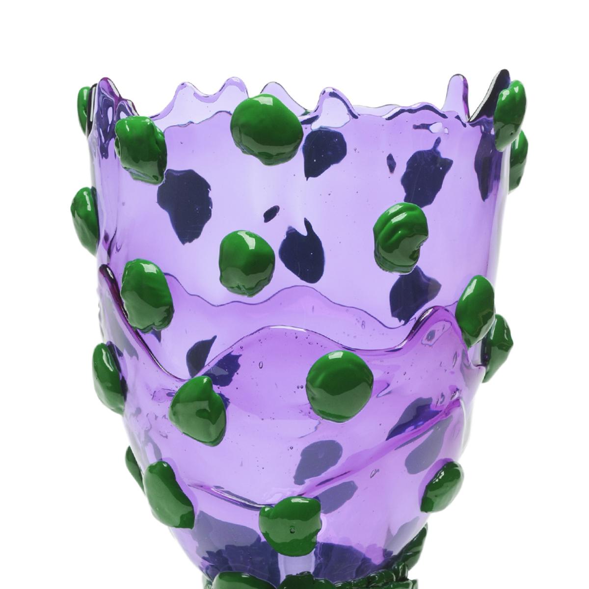 Nugget vase, clear purple, matt green.
Vase in soft resin designed by Gaetano Pesce in 1995 for Fish Design collection.

Measures: M - ø 16cm x H 26cm
Colours: clear purple, matt green.
Other sizes available.
Vase in soft resin designed by