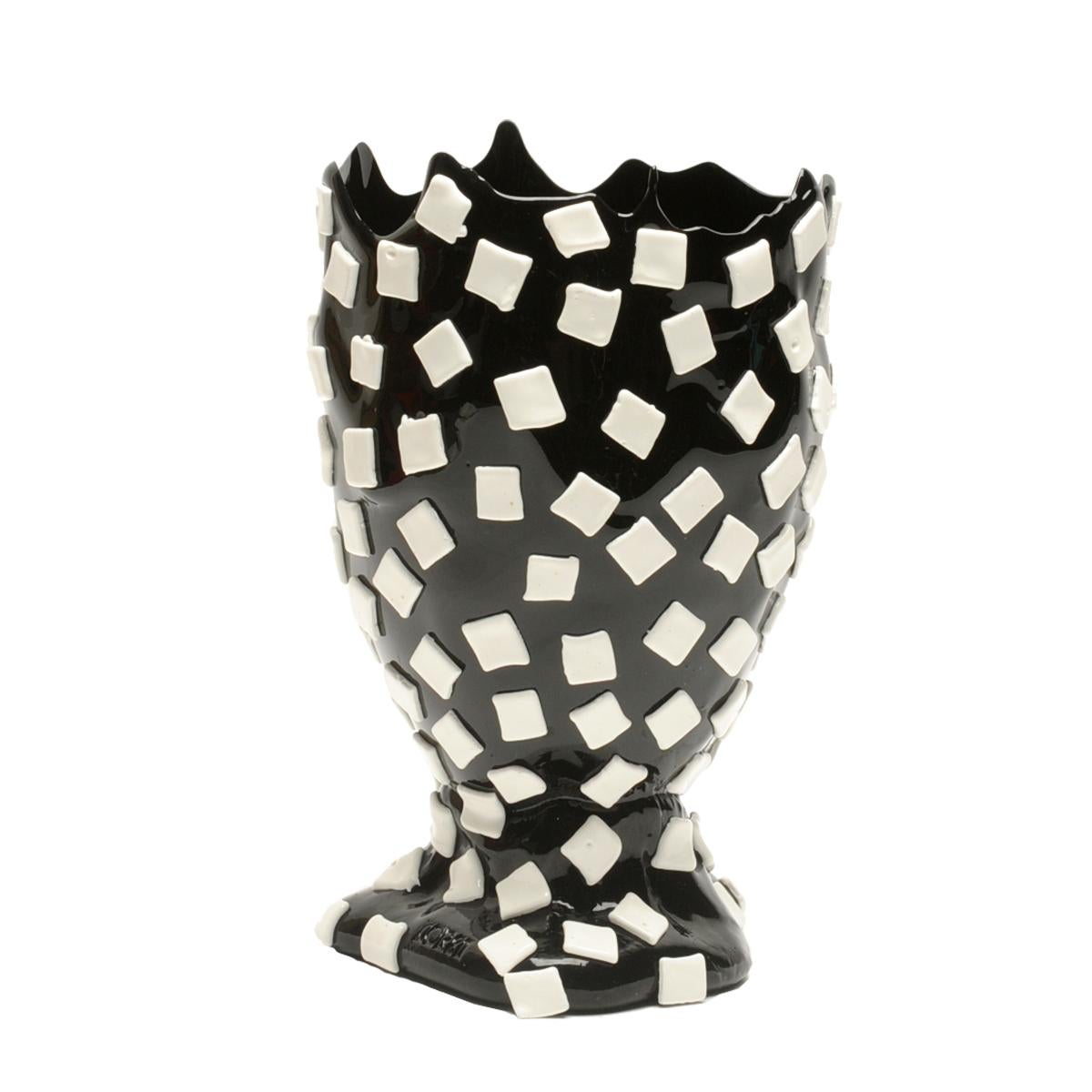Arts and Crafts Contemporary Gaetano Pesce Rock M Vase Resin Black White For Sale