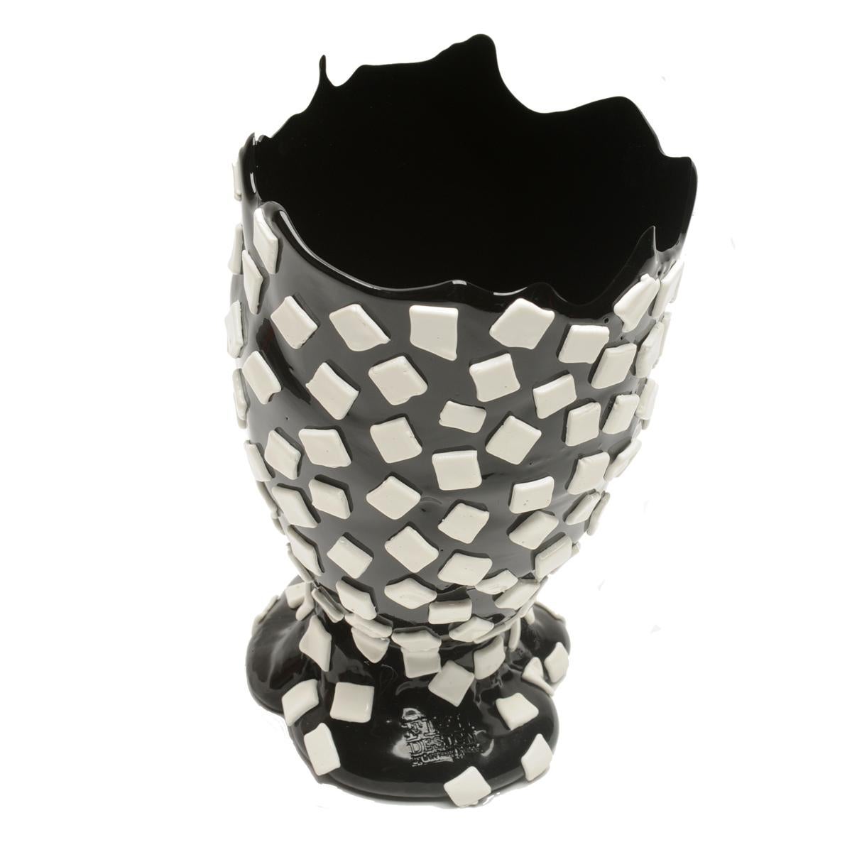 Contemporary Gaetano Pesce Rock M Vase Resin Black White In New Condition For Sale In barasso, IT