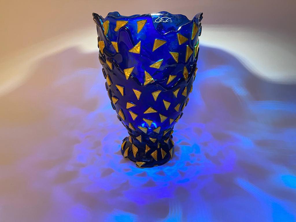 Arts and Crafts Contemporary Gaetano Pesce Rock L Vase Resin Blue Gold en vente