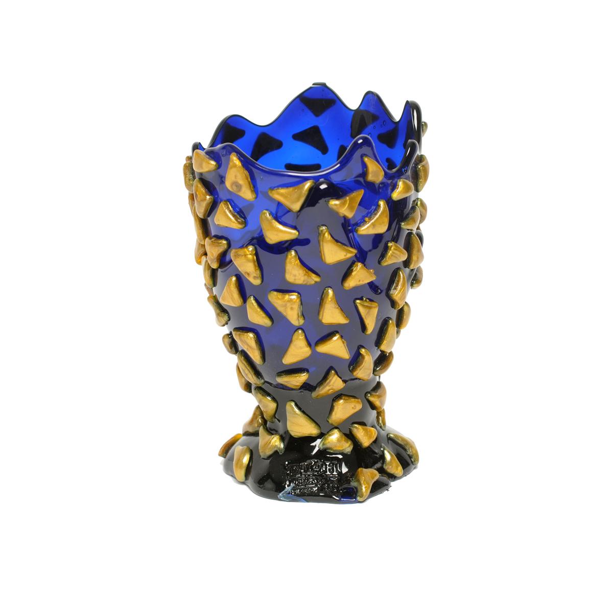Starry Night vase - Blue and gold.

Vase in soft resin designed by Gaetano Pesce in 1995 for Fish Design collection.

Measures: S - ø 10.5cm x H 19cm

DIMENSIONS AVAILABLE:
S - ø 10.5cm x H 19cm
M - ø 16cm x H 26cm
L - ø 22cm x H 36cm
XL -