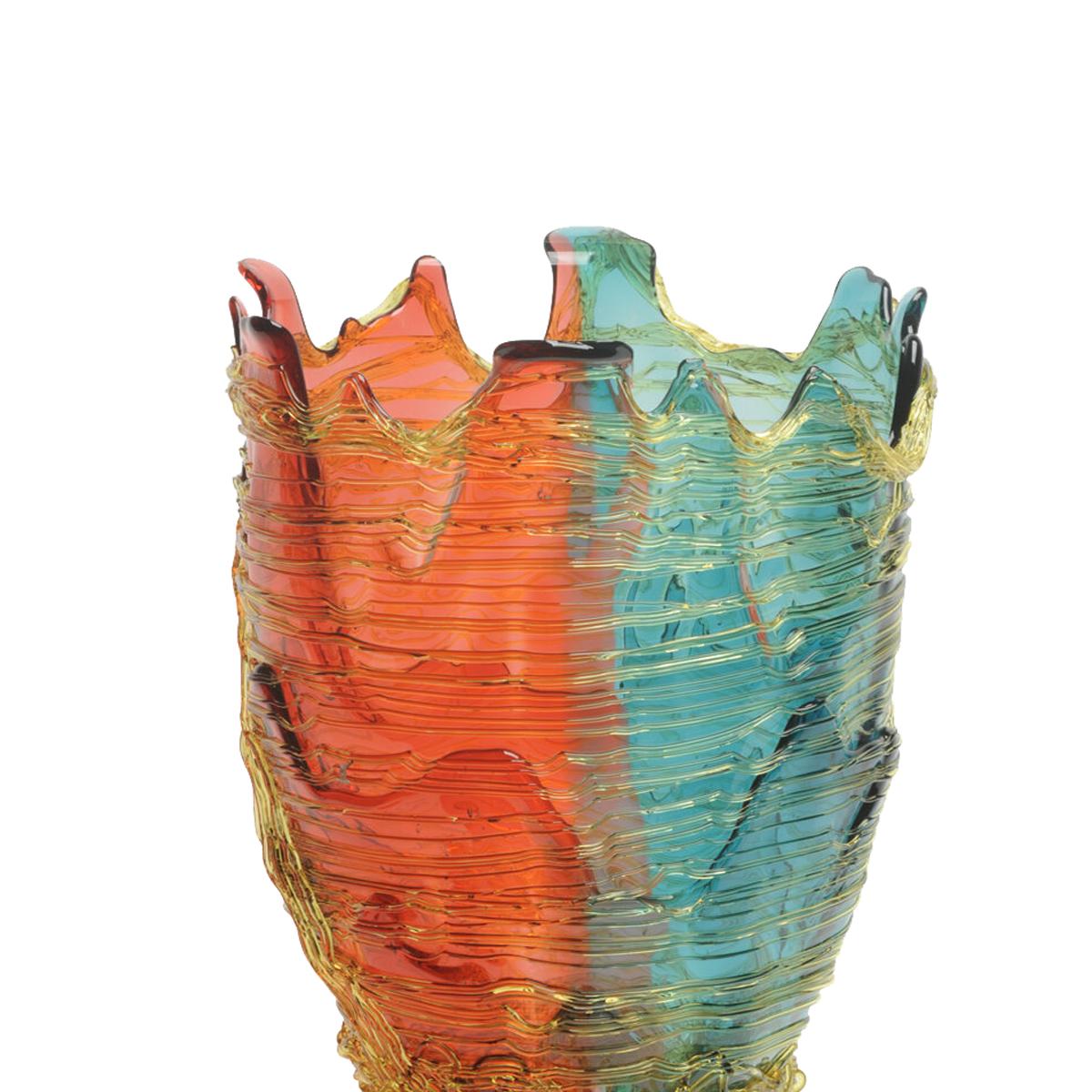 Spaghetti color vase, clear fuchsia, aqua and amber

Vase in soft resin designed by Gaetano Pesce in 1995 for Fish Design collection.

Measures: M Ø 16cm x H 26cm

Colour: clear fuchsia, aqua and amber
Vase in soft resin designed by Gaetano