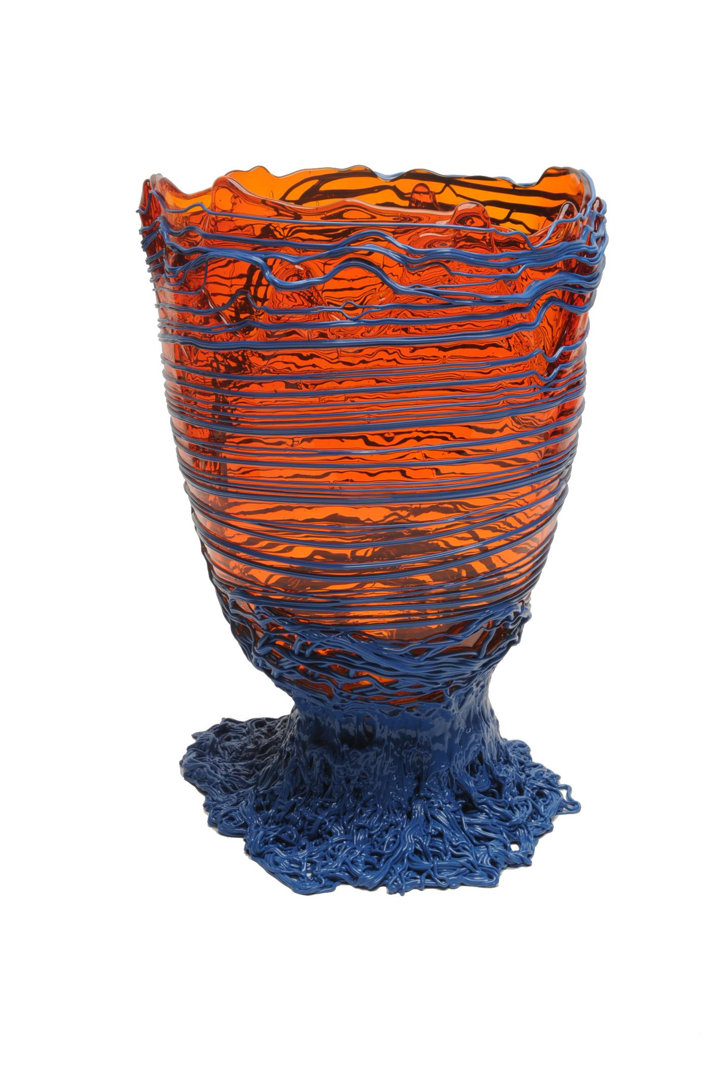Spaghetti vase, clear orange, matt dark lavender.

Vase in soft resin designed by Gaetano Pesce in 1995 for Fish Design collection.

Measures: M - ø 16cm x H 26cm

Other sizes available.

Colors: clear orange, matt dark lavender..
Vase in