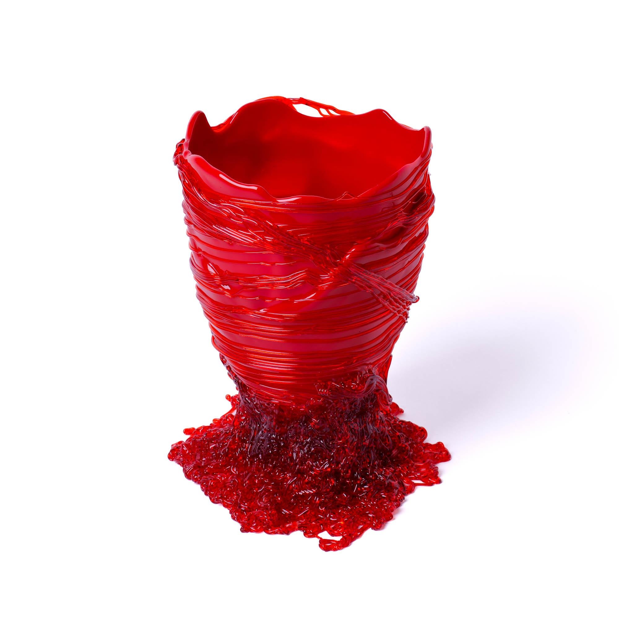 Spaghetti vase, matt and clear red.
Vase in soft resin designed by Gaetano Pesce in 1995 for Fish Design collection.

Measures: L ø 16cm x H 26cm
Colours: Matt and clear red.
Material: RESIN
Vase in soft resin designed by Gaetano Pesce in 1995 for