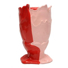 Vaso contemporaneo Gaetano Pesce Twins-C M in resina rosa rossa.
