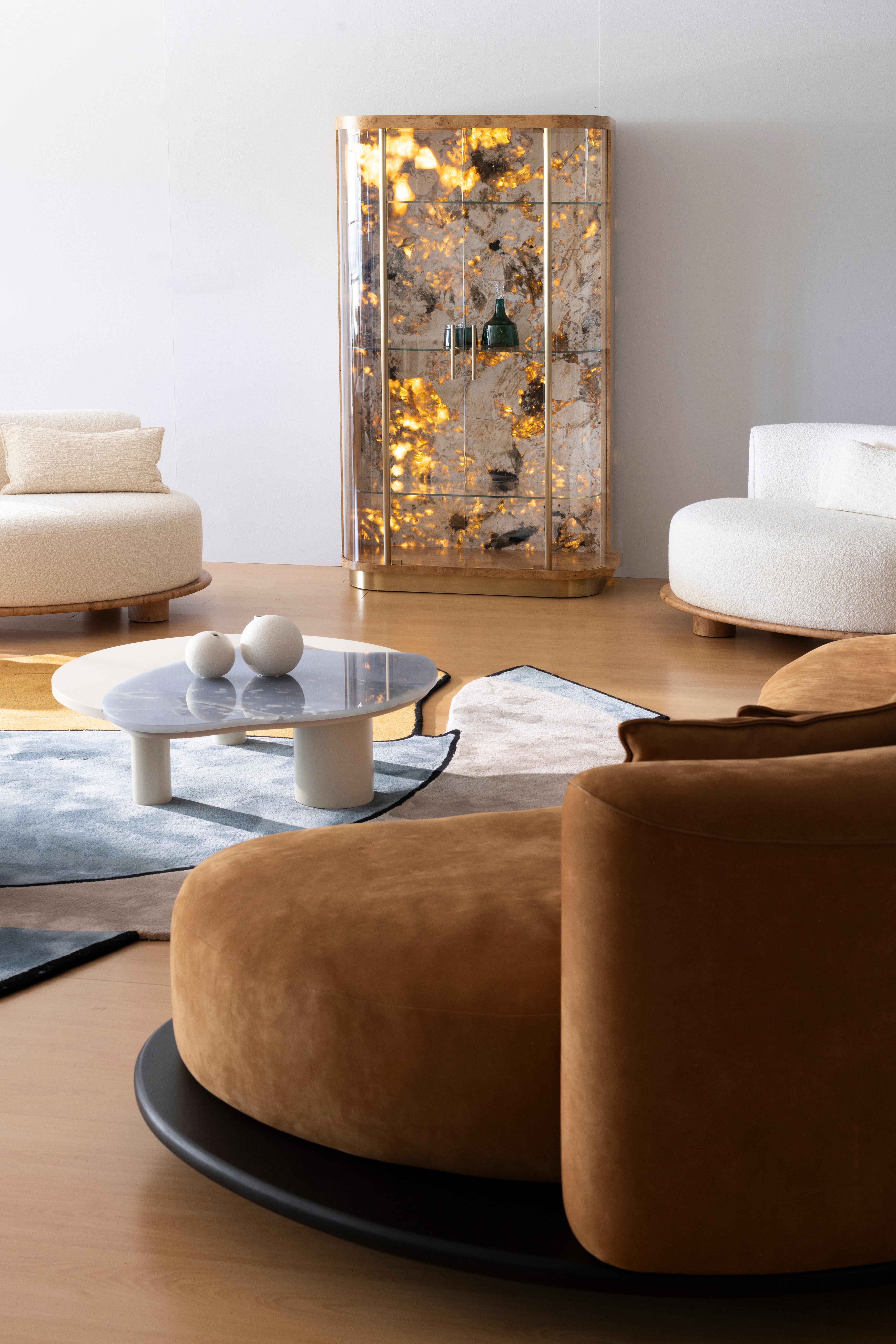 XXIe siècle et contemporain Fauteuil contemporain Galapinhos, racine de chêne, coton beige, fait main par Greenapple en vente