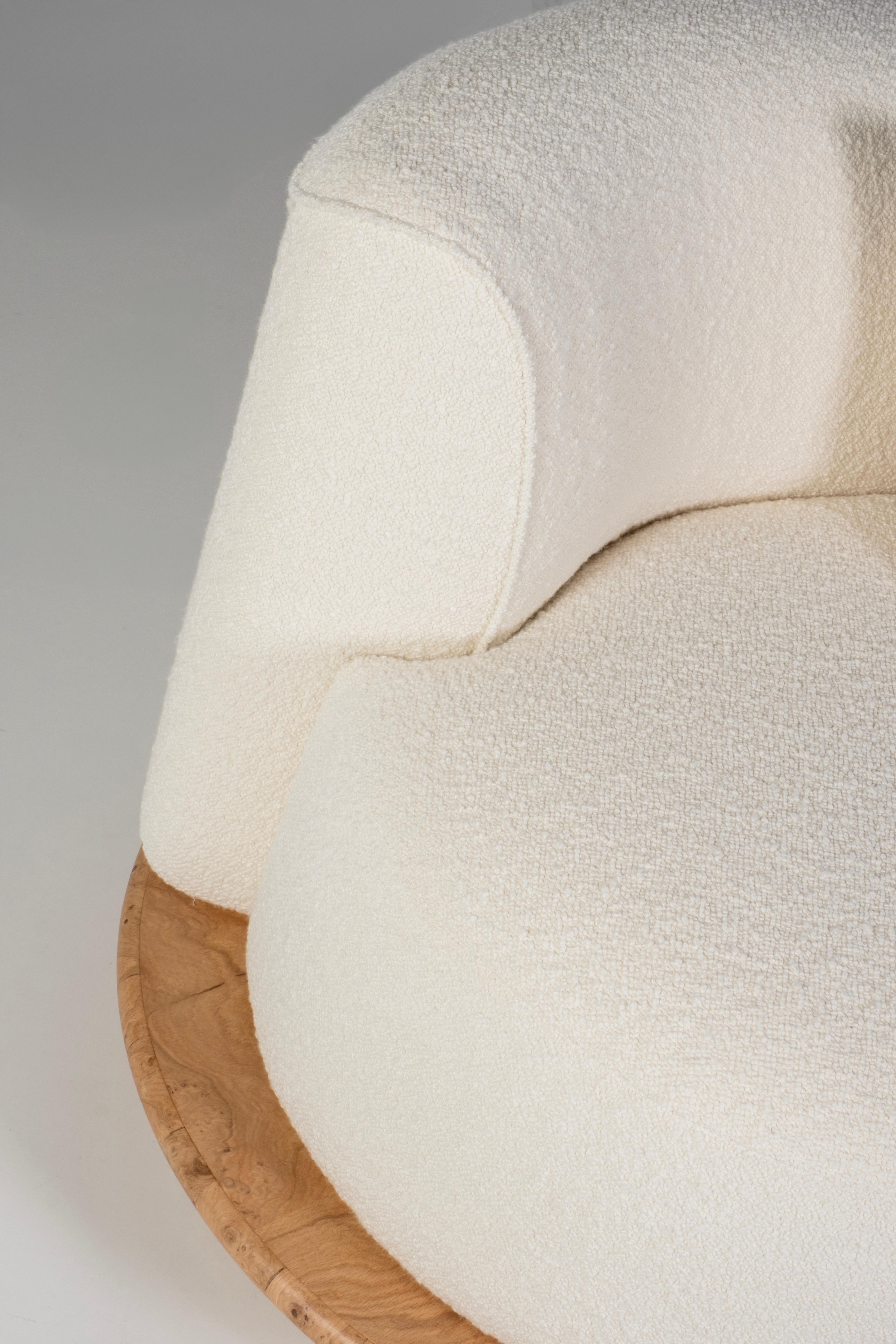 Fauteuil contemporain Galapinhos, racine de chêne, coton beige, fait main par Greenapple en vente 1