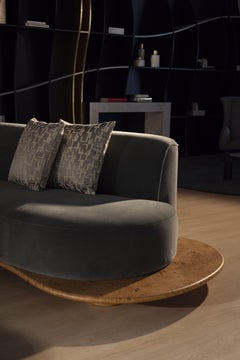 Sofá curvo contemporáneo «Galapinhos», DEDAR Alpaca, roble, hecho a mano por Greenapple
