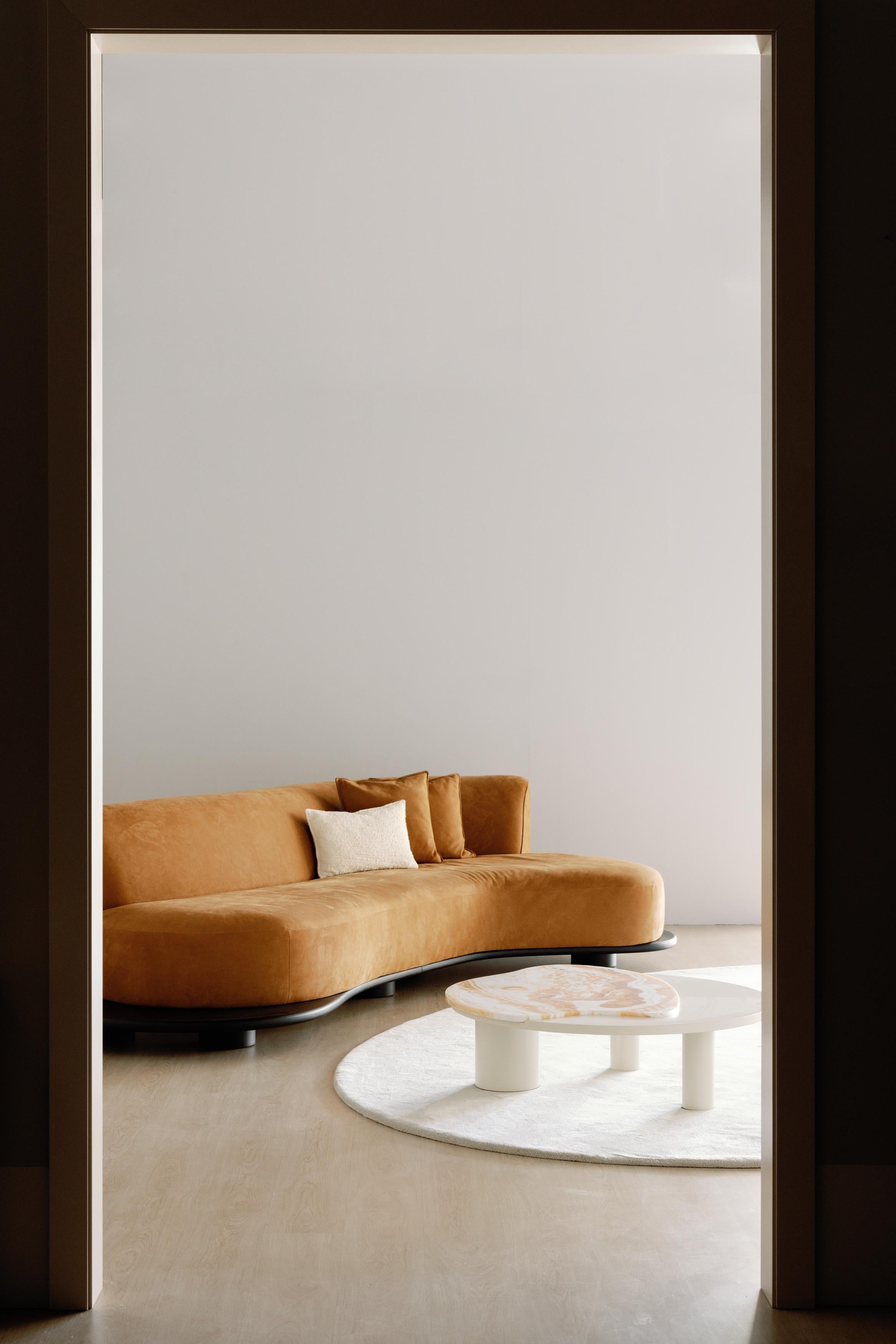 Sofá Galapinhos Contemporáneo, Alpaca, Roble, Hecho a Mano en Portugal by Greenapple Siglo XXI y contemporáneo en venta