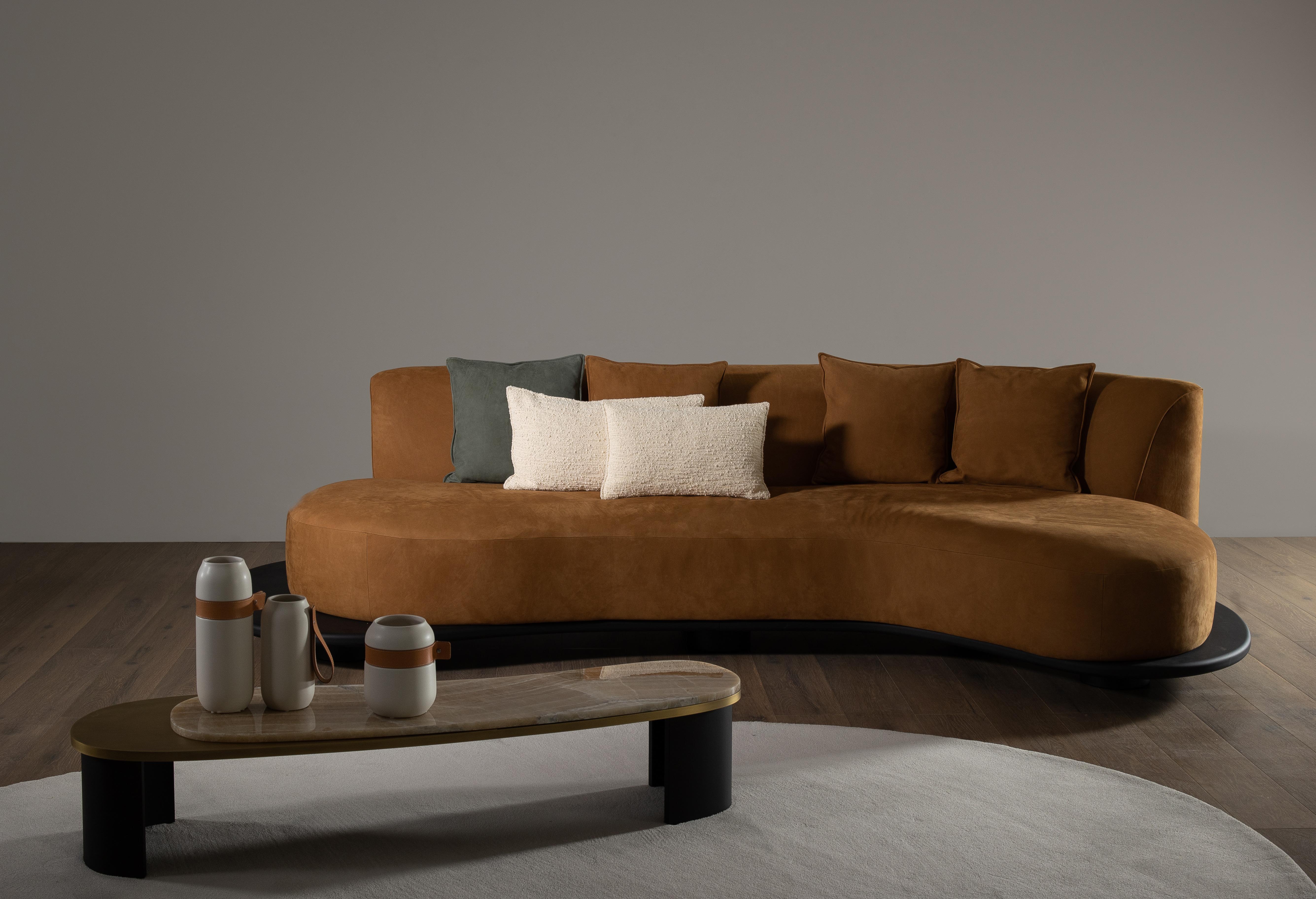 Moderne Canapé contemporain Galapinhos, cuir nubuck, fait main au Portugal Greenapple en vente
