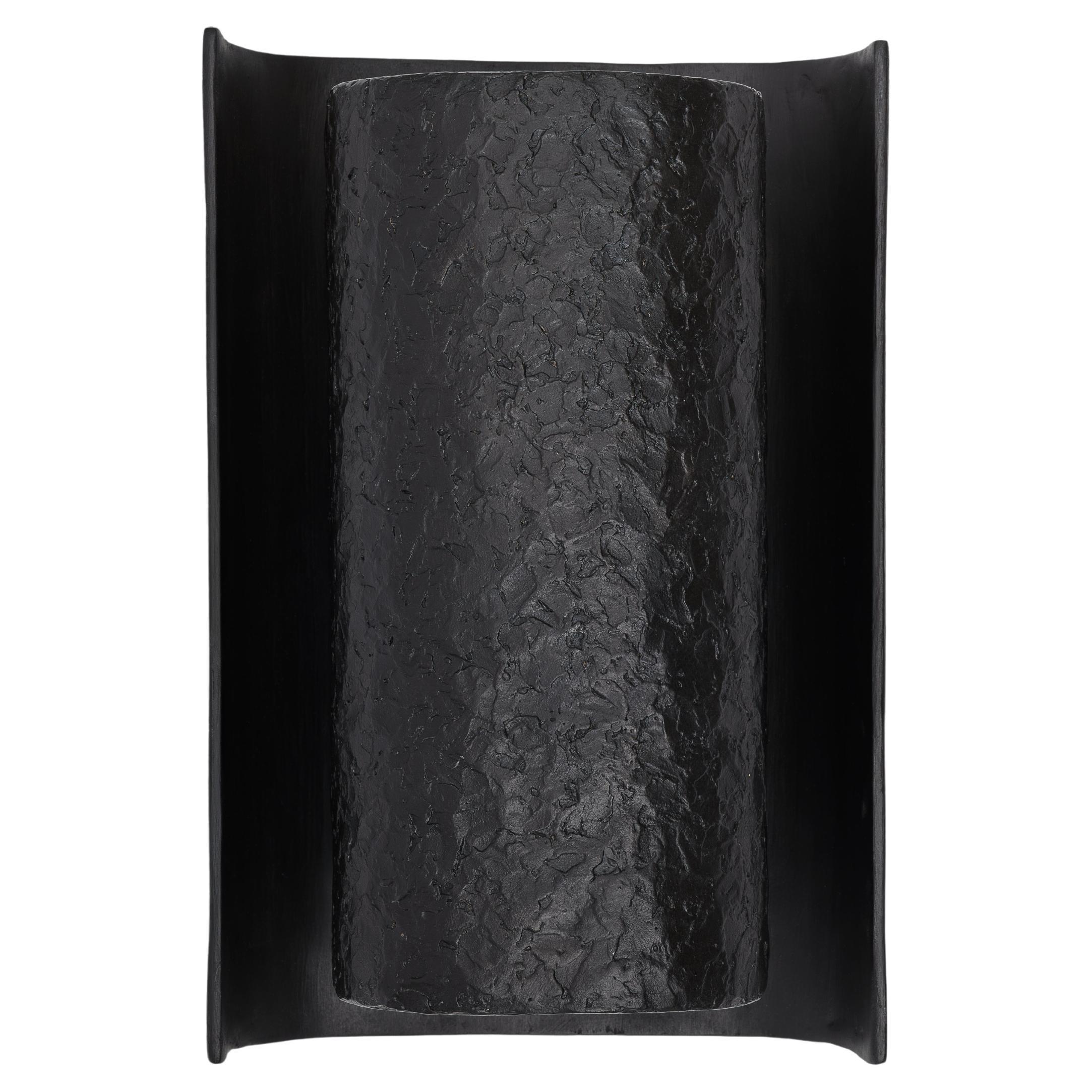 Aplique Contemporáneo "Galba III" de Yeso Negro con Acabado Acuchillado