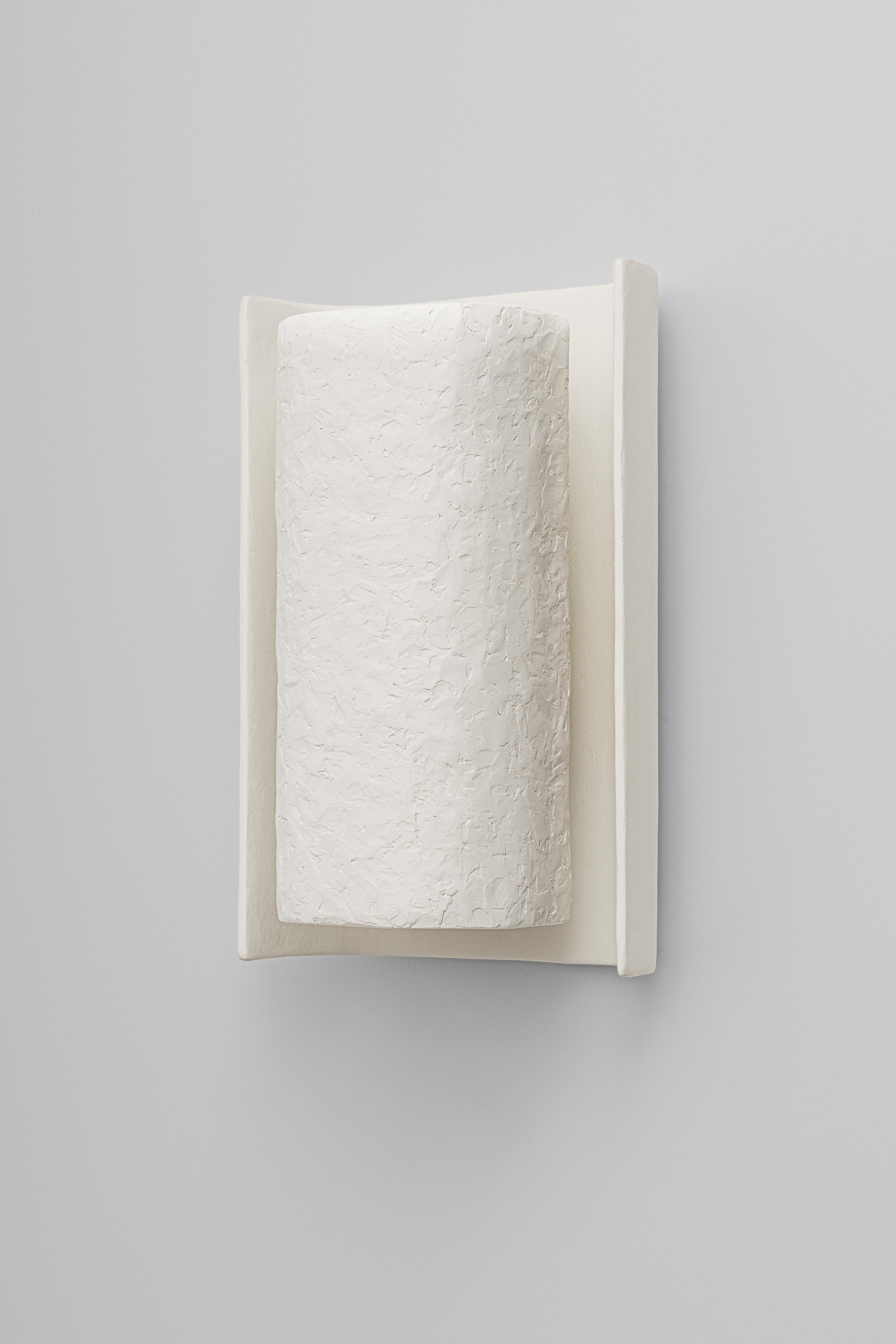 Contemporary “Galba III” Wall Sconce in White Plaster with Knifed Finish (Moderne) im Angebot