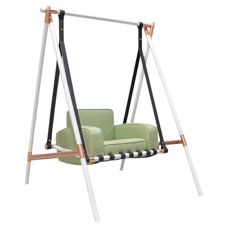 Swing moderne en blanc avec cadre en acier inoxydable et tissu vert imperméable