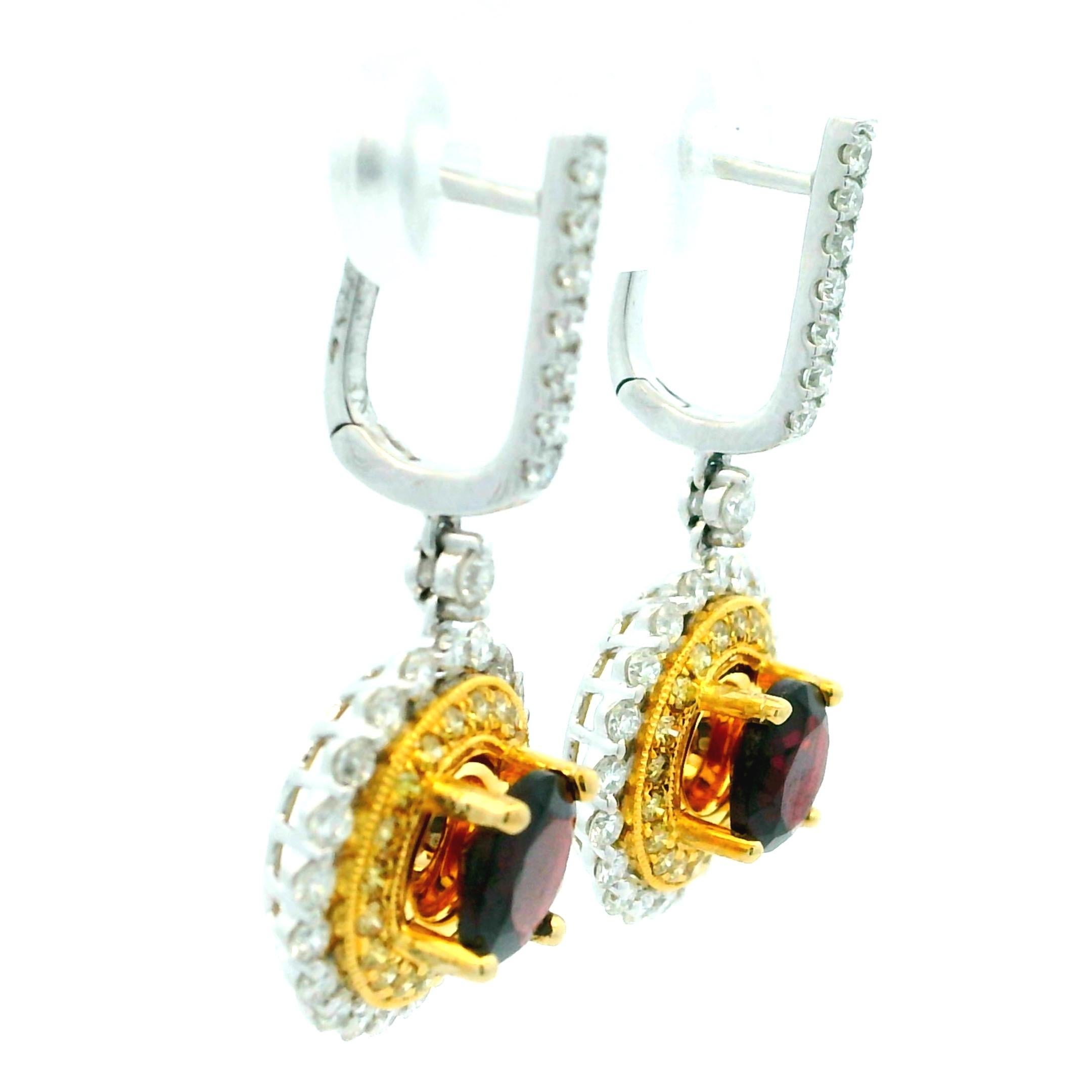 Zweifarbige Tropfenohrringe mit Granat und Diamant  14K Weiß- und Gelbgold (Rundschliff) im Angebot