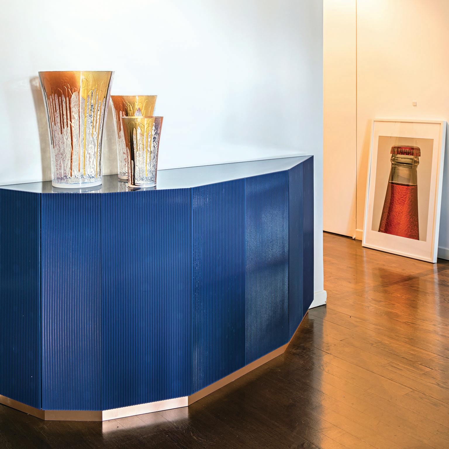 Contemporary Gem Pear Cabinet or Bar in Wood, Glass, and Copper (Italienisch) im Angebot