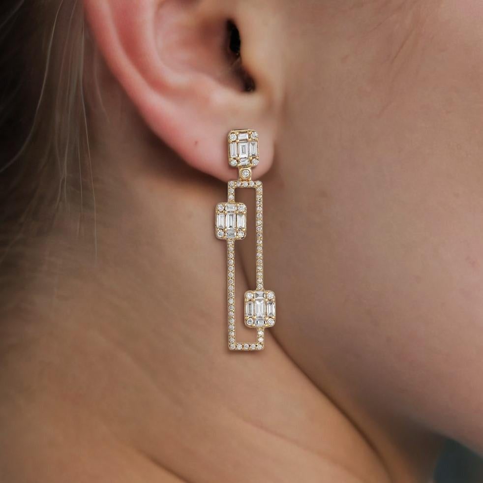 Exude sophistication with the Contemporary Geometric 14K Yellow Gold Diamond Drop Earrings. Crafted in 14K yellow and white gold, these earrings feature 0.56ct of full-cut diamonds and 1.00ct of baguette-cut diamonds, elegantly set in a radiant halo