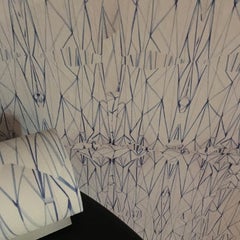 Zeitgenössische geometrische abstrakte weiße Blu-Tapete, handgefertigt