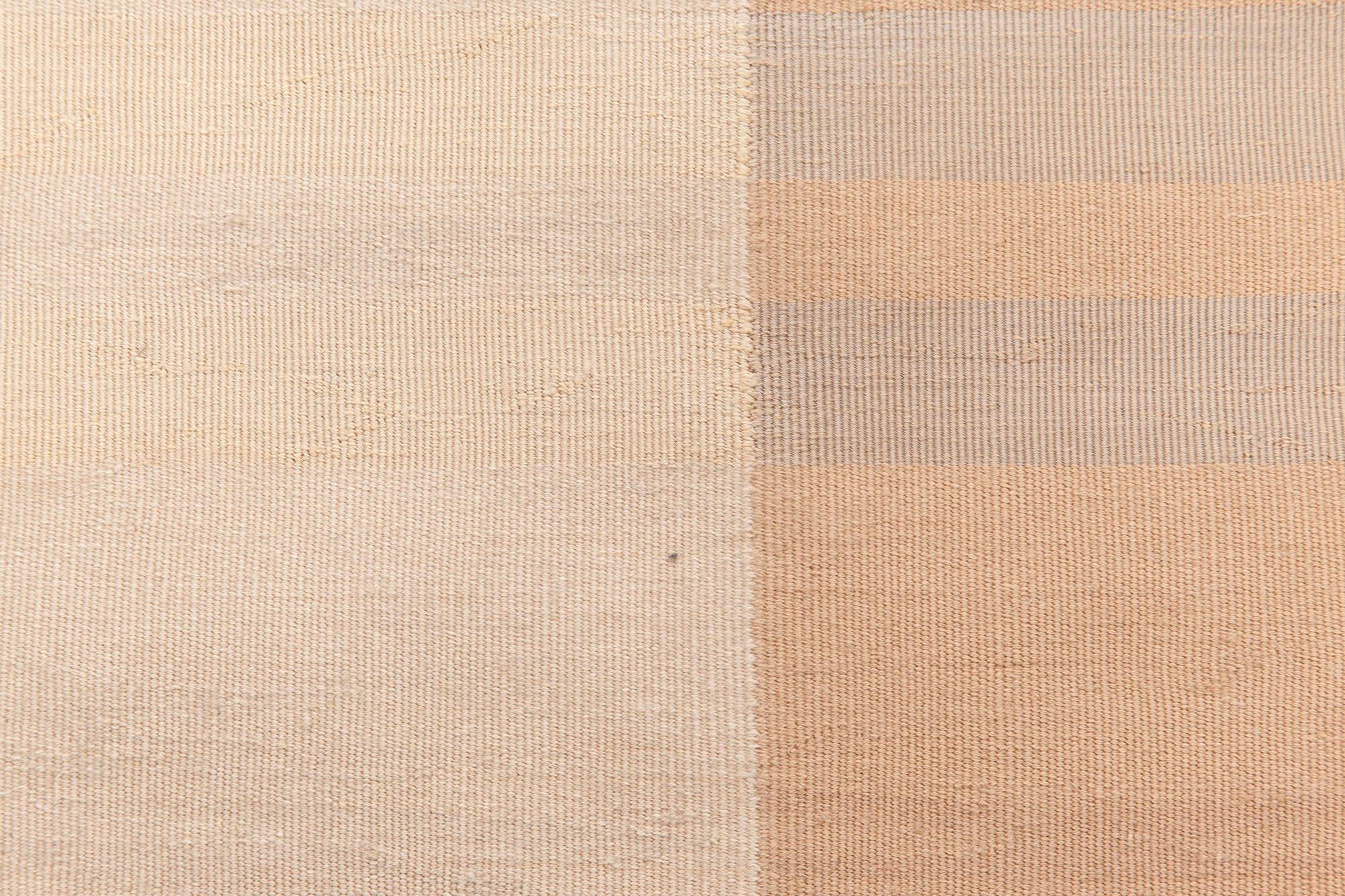 Contemporary geometric beige, white flat-weave wool rug by Doris Leslie Blau.
Size: 4'0