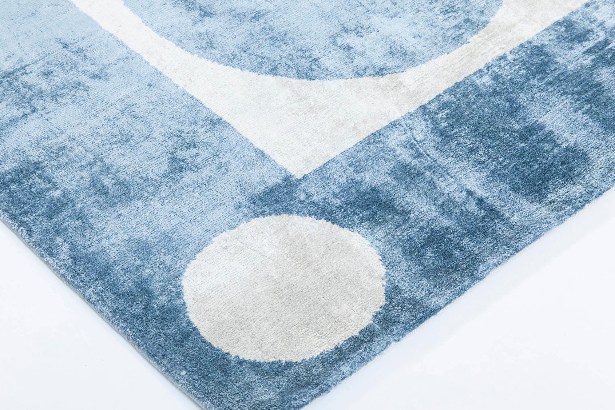 XXIe siècle et contemporain Tapis contemporain géométrique en soie bleu et blanc fait à la main par Doris Leslie Blau en vente