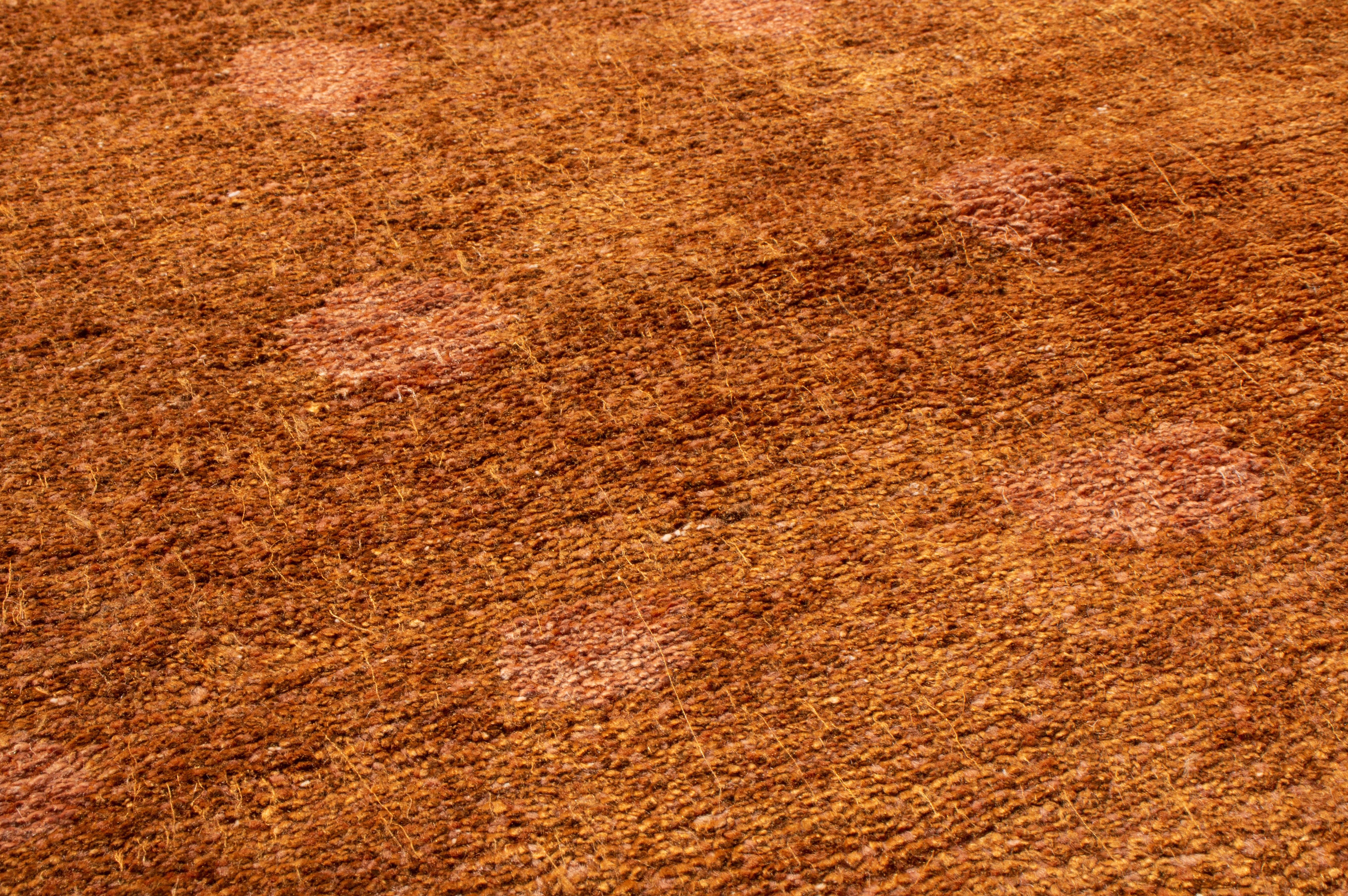 Noué à la main Tapis contemporain géométrique Kilim's en laine et soie à pois bruns en vente