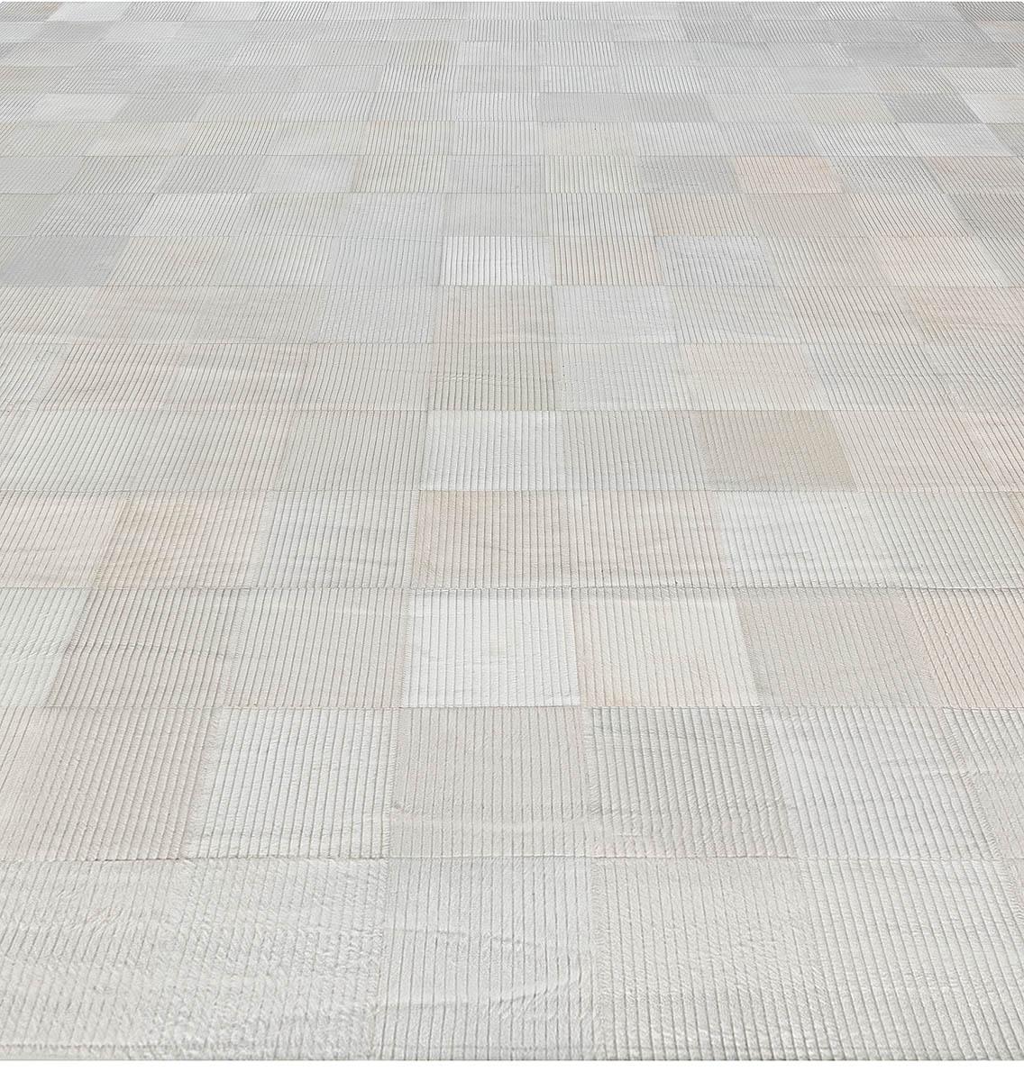 Zeitgenössischer geometrischer, maßgefertigter Haarteppich auf Tierhaut von Doris Leslie Blau (Moderne) im Angebot