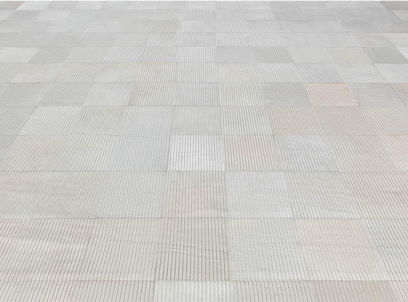 Zeitgenössischer geometrischer, maßgefertigter Haarteppich auf Tierhaut von Doris Leslie Blau (Spanisch) im Angebot