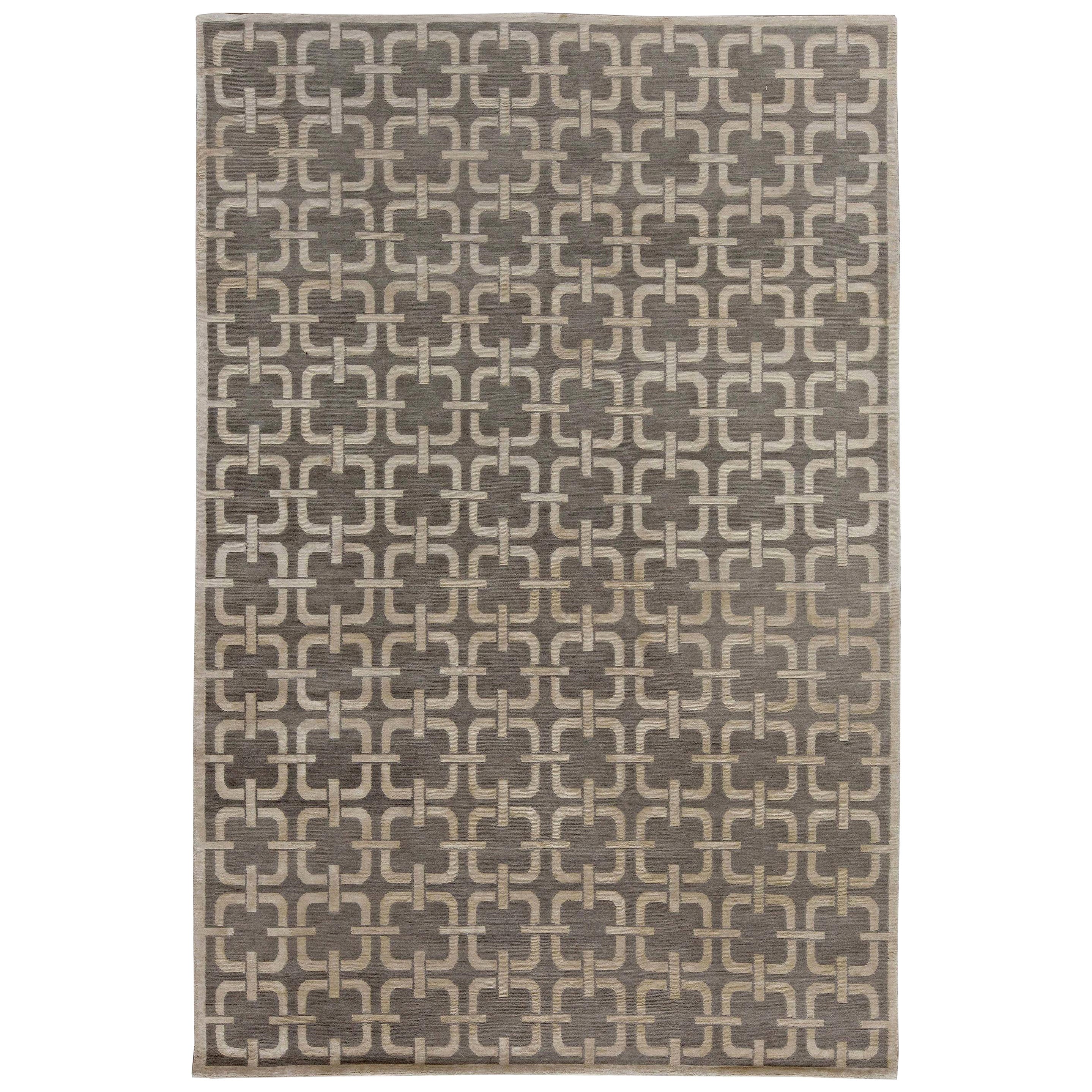 Tapis contemporain à motifs géométriques gris et beige par Doris Leslie Blau