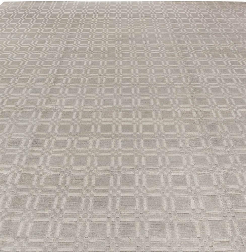 Zeitgenössischer geometrischer grauer handgefertigter Teppich aus Seide und Wolle von Doris Leslie Blau (Moderne) im Angebot