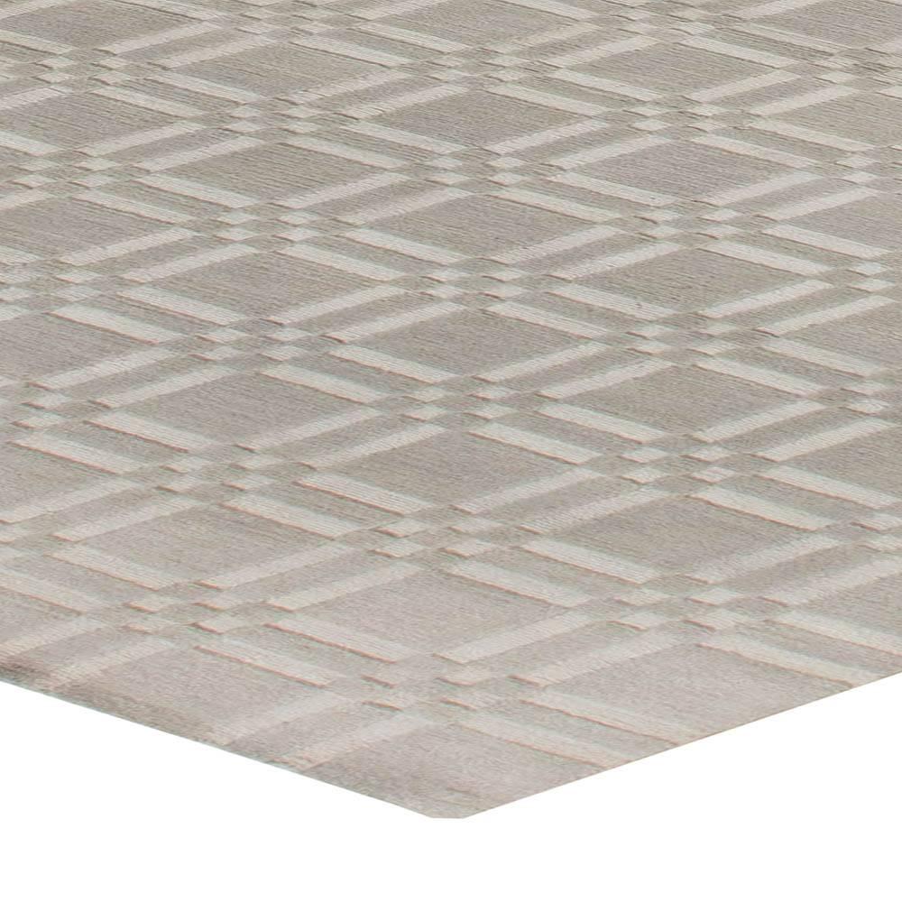 Zeitgenössischer geometrischer grauer handgefertigter Teppich aus Seide und Wolle von Doris Leslie Blau (21. Jahrhundert und zeitgenössisch) im Angebot