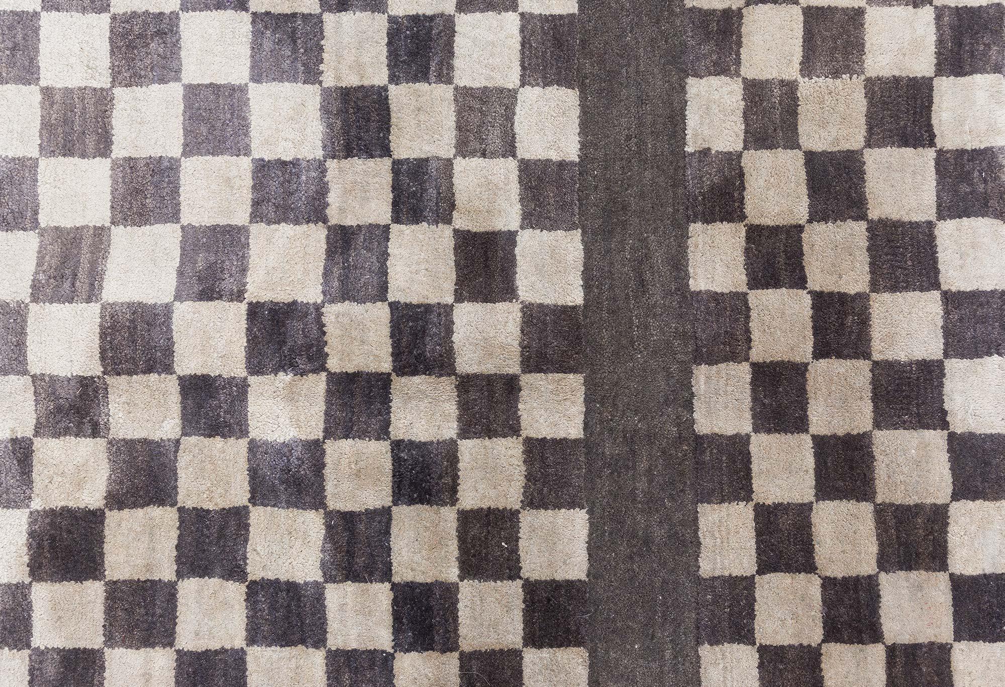 Tapis de couloir géométrique contemporain en laine nouée à la main de Doris Leslie Blau
Taille : 2'8