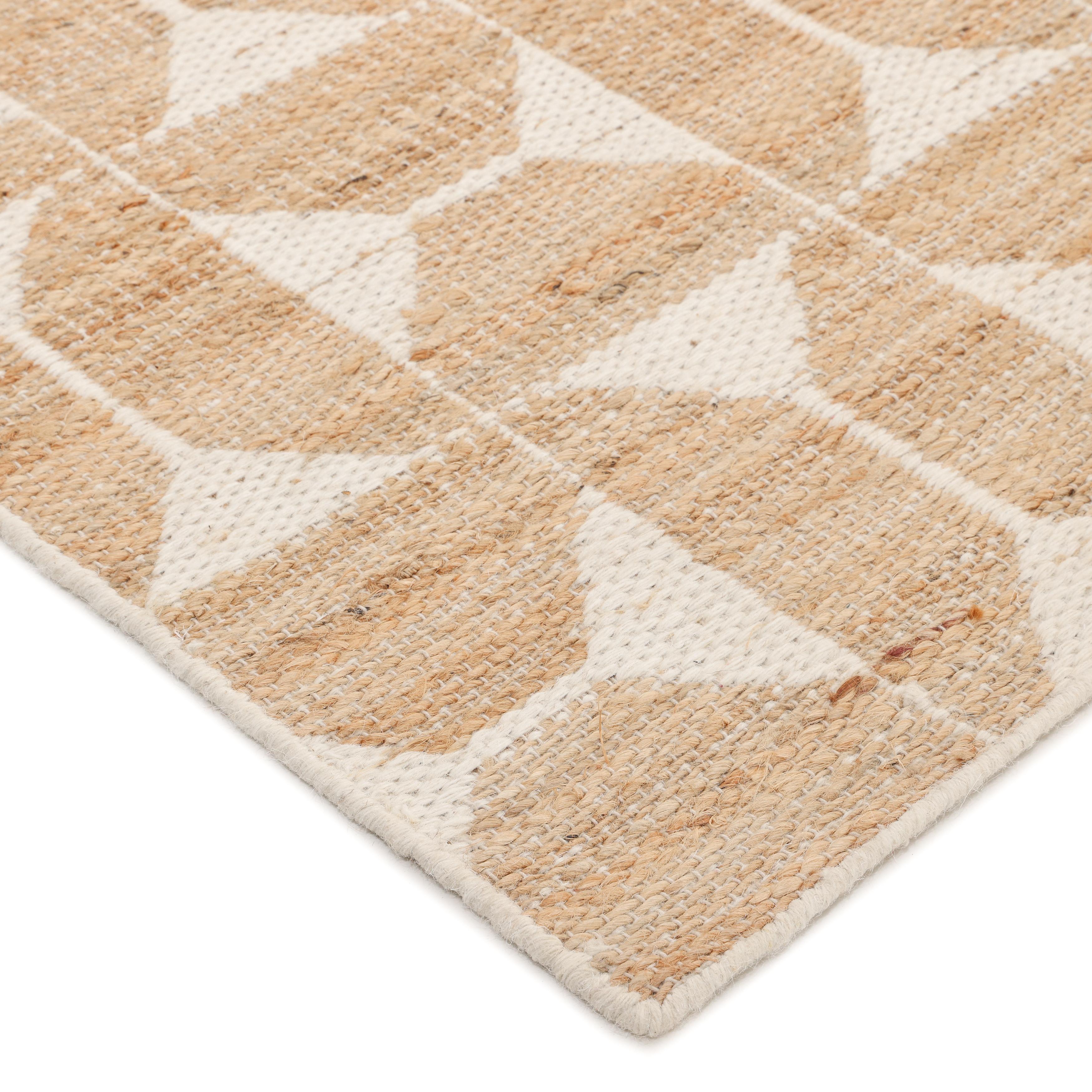 Bridging the gap between traditional and modern, the Transitional Jute collection features rugs that exemplify versatility. Soft underfoot with a pleasing combination of textures, these vintage-inspired rugs add traditional beauty to any room.