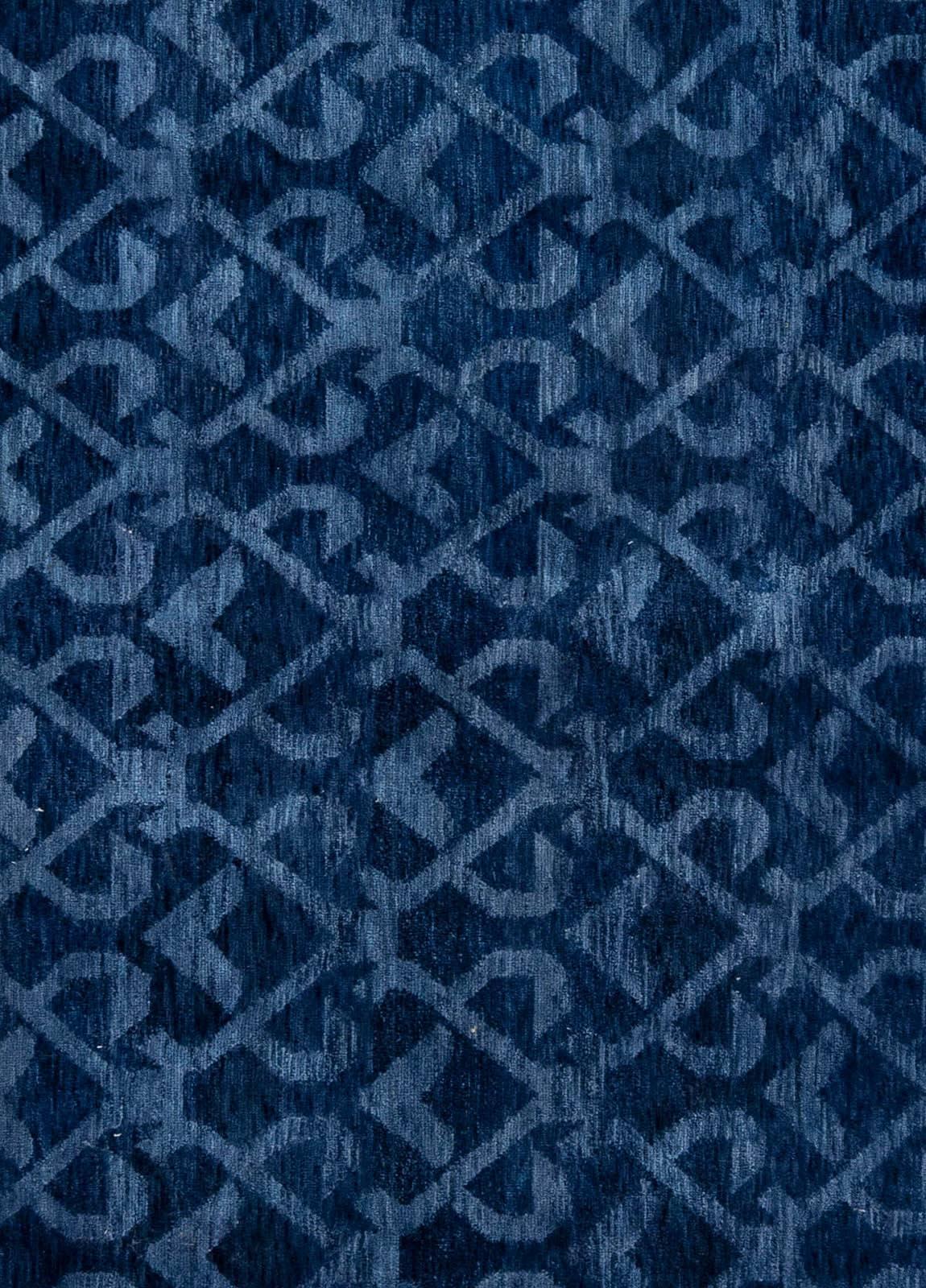 Contemporary geometric handcrafted pashmina Euro rug by Doris Leslie Blau.
Size: 12'8