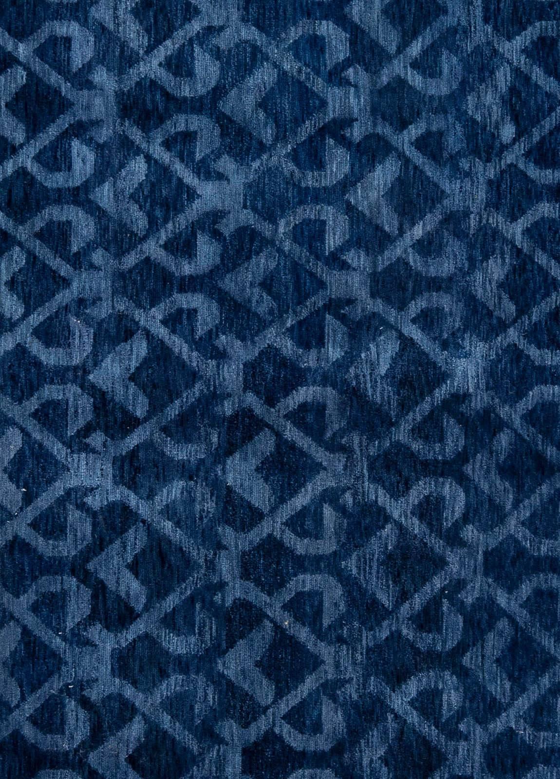 Contemporary geometric handcrafted pashmina Euro rug by Doris Leslie Blau.
Size: 12'8