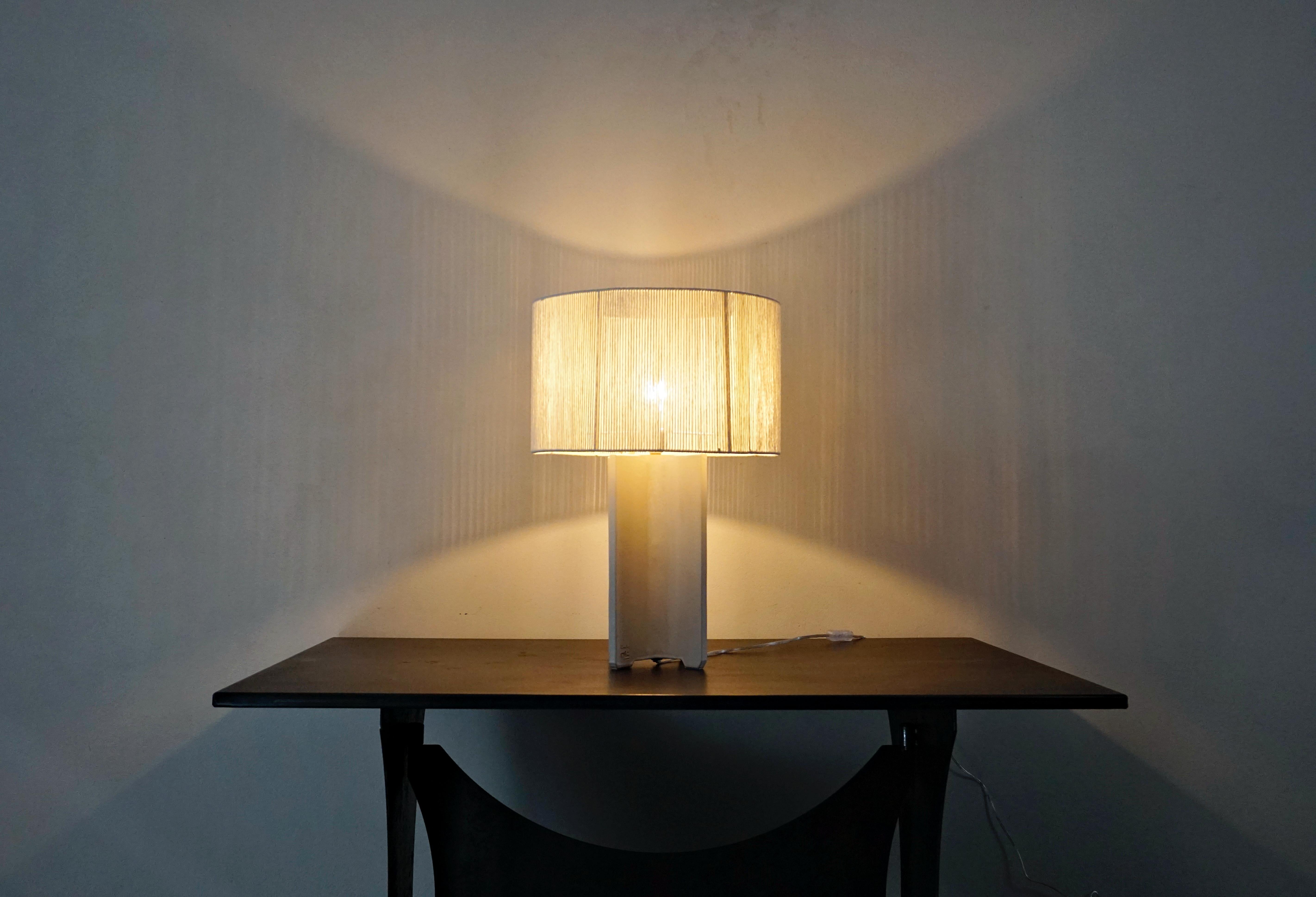 Contemporary Geometric Handmade Table Side Lamp Ceramic White, Minimalist In New Condition For Sale In Carballo, ES
