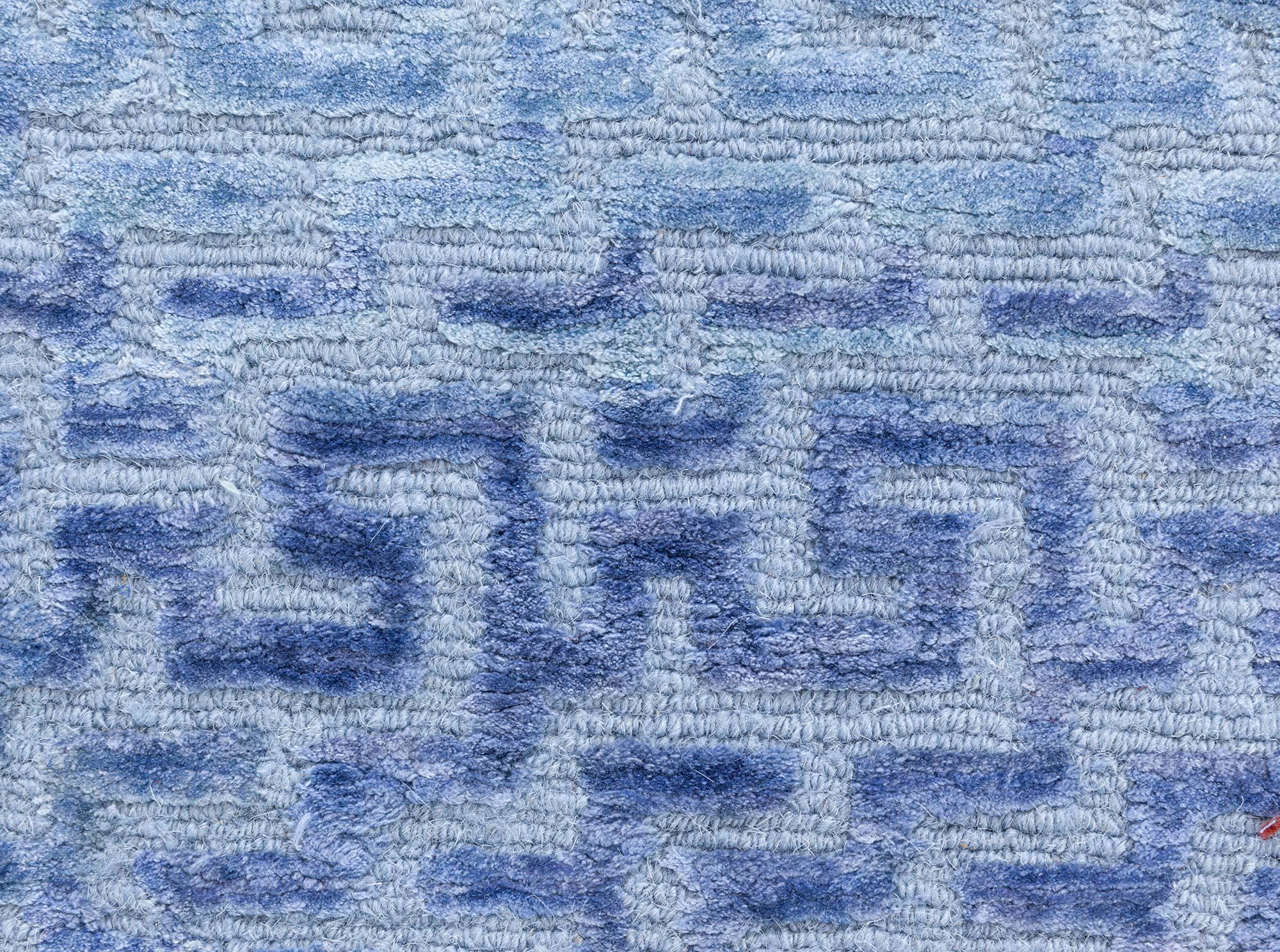 Noué à la main Tapis contemporain géométrique High-low en soie nouée Fragment par Doris Leslie Blau en vente