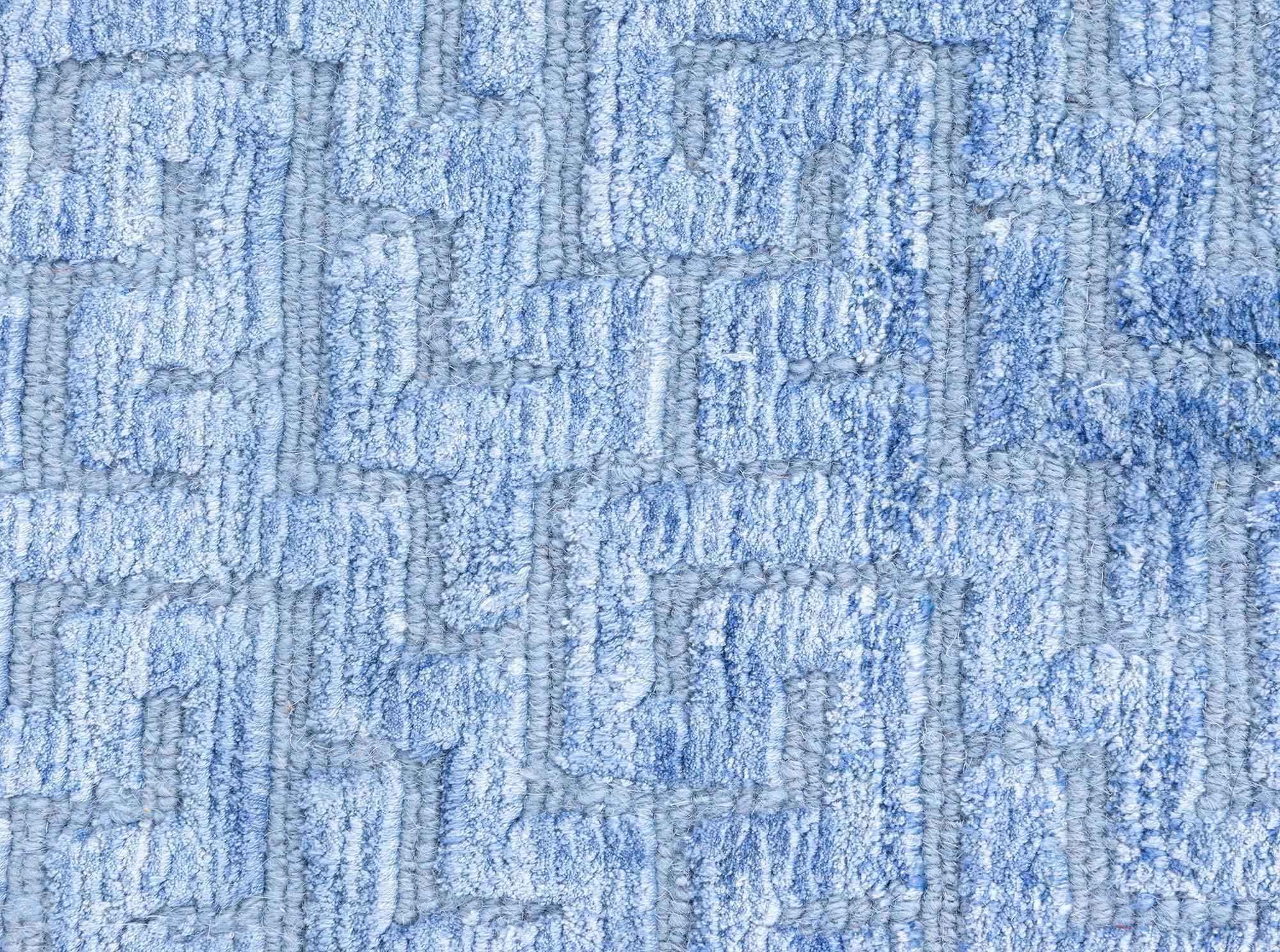 Noué à la main Tapis contemporain géométrique High-low en soie nouée Fragment par Doris Leslie Blau en vente