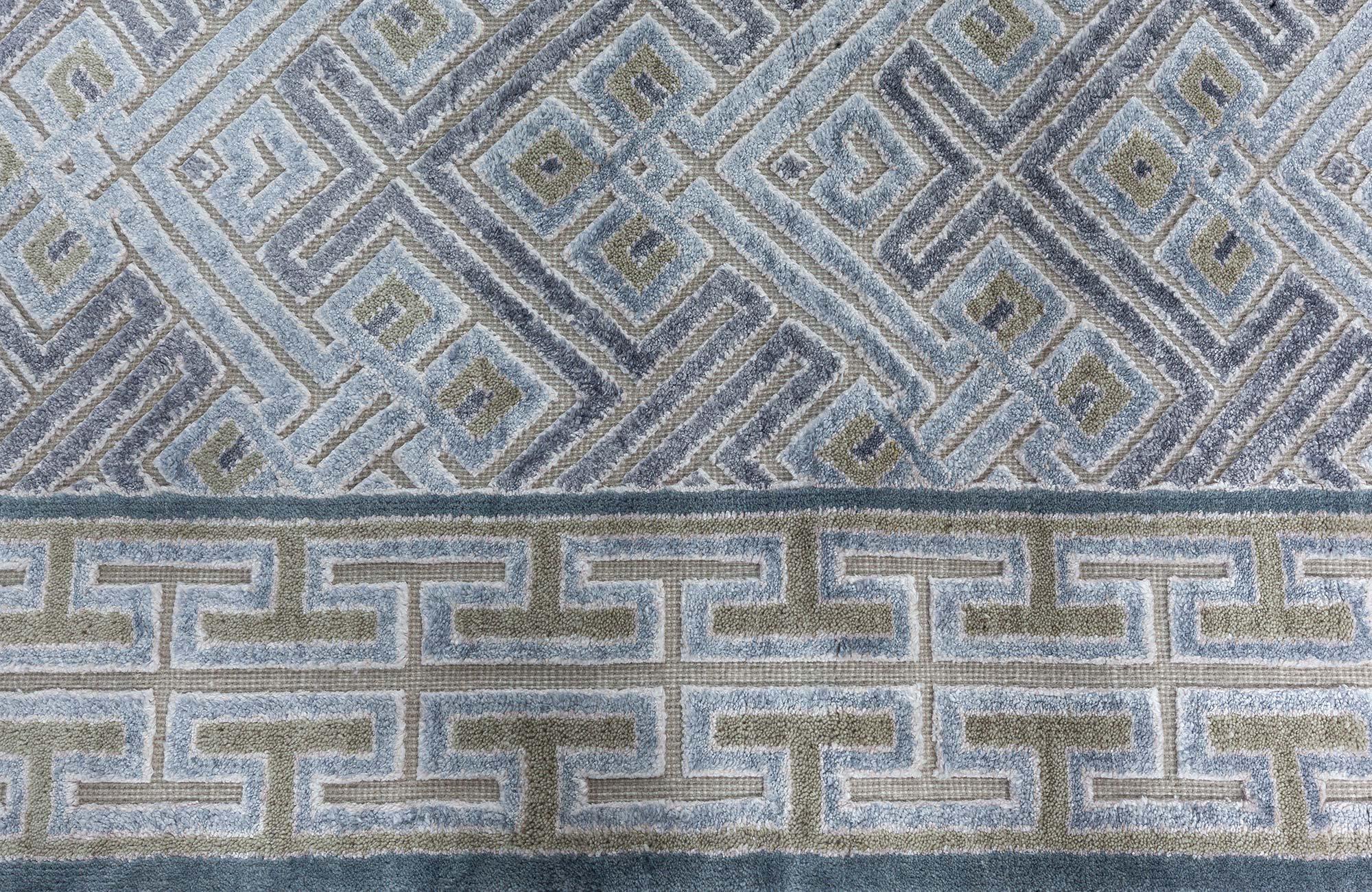 Contemporary Geometric High-Low Knotted Wool and Silk Rug von Doris Leslie Blau (Moderne) im Angebot