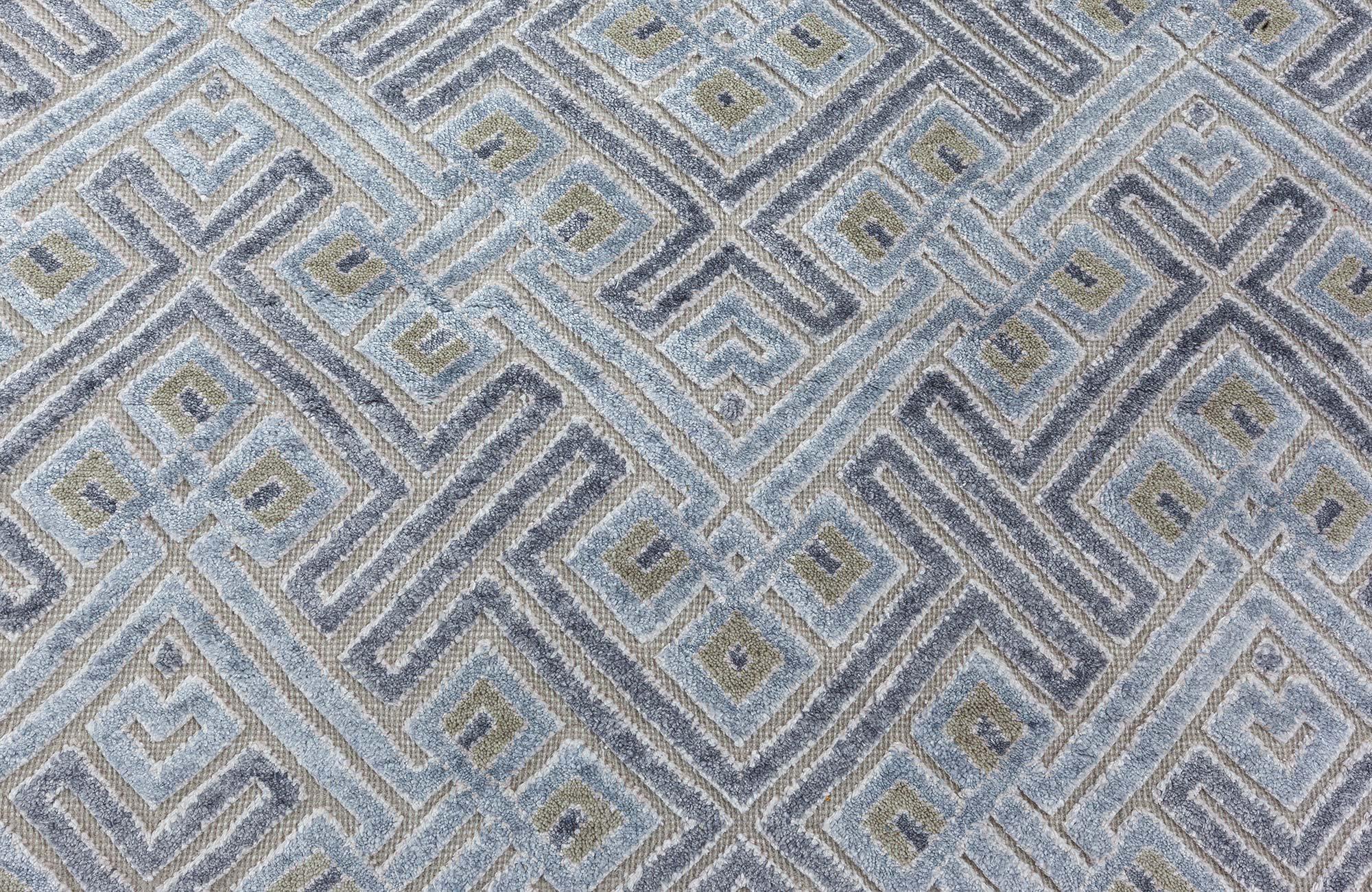 Contemporary Geometric High-Low Knotted Wool and Silk Rug von Doris Leslie Blau (Indisch) im Angebot