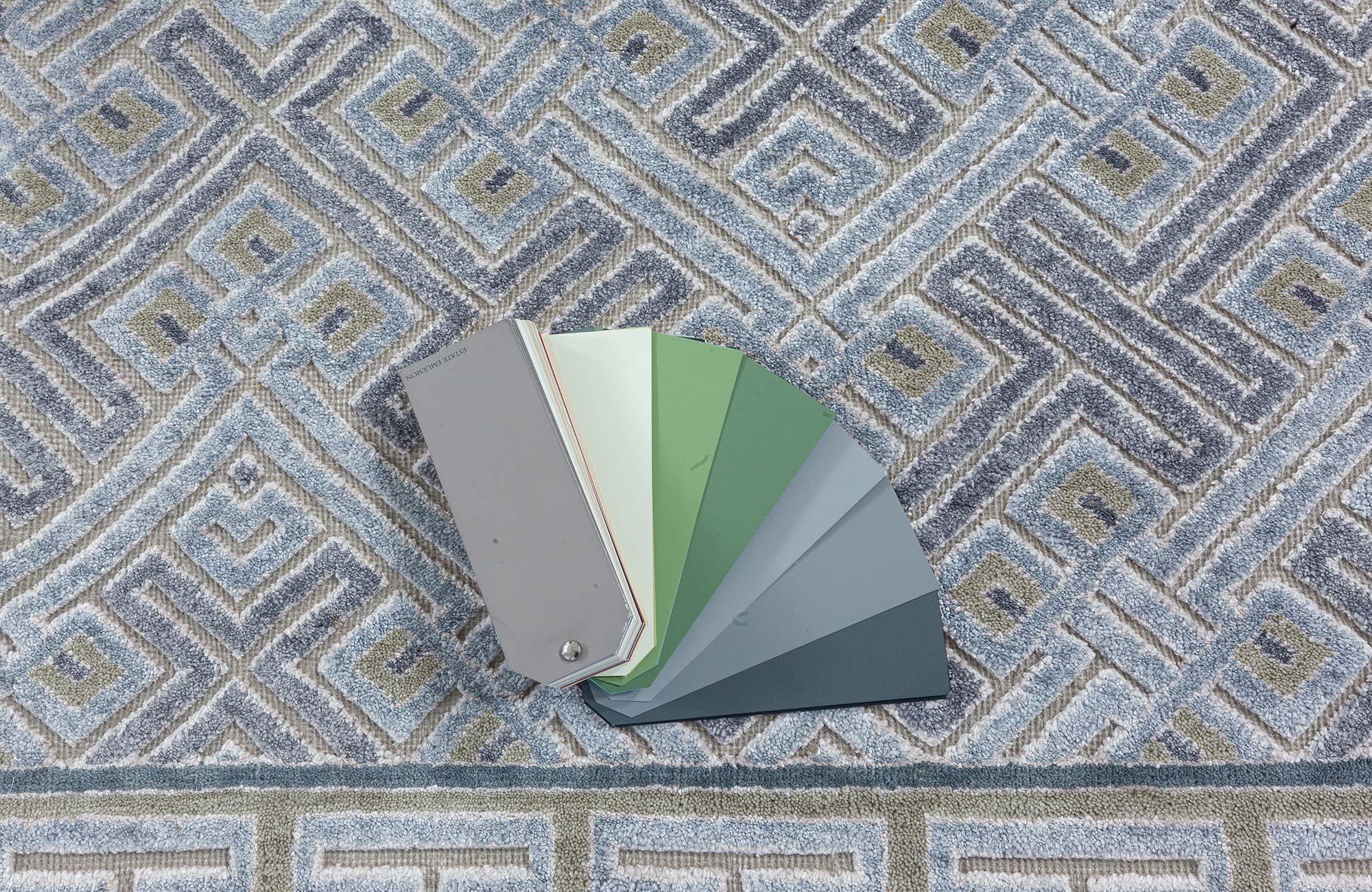 Contemporary Geometric High-Low Knotted Wool and Silk Rug von Doris Leslie Blau (Handgeknüpft) im Angebot