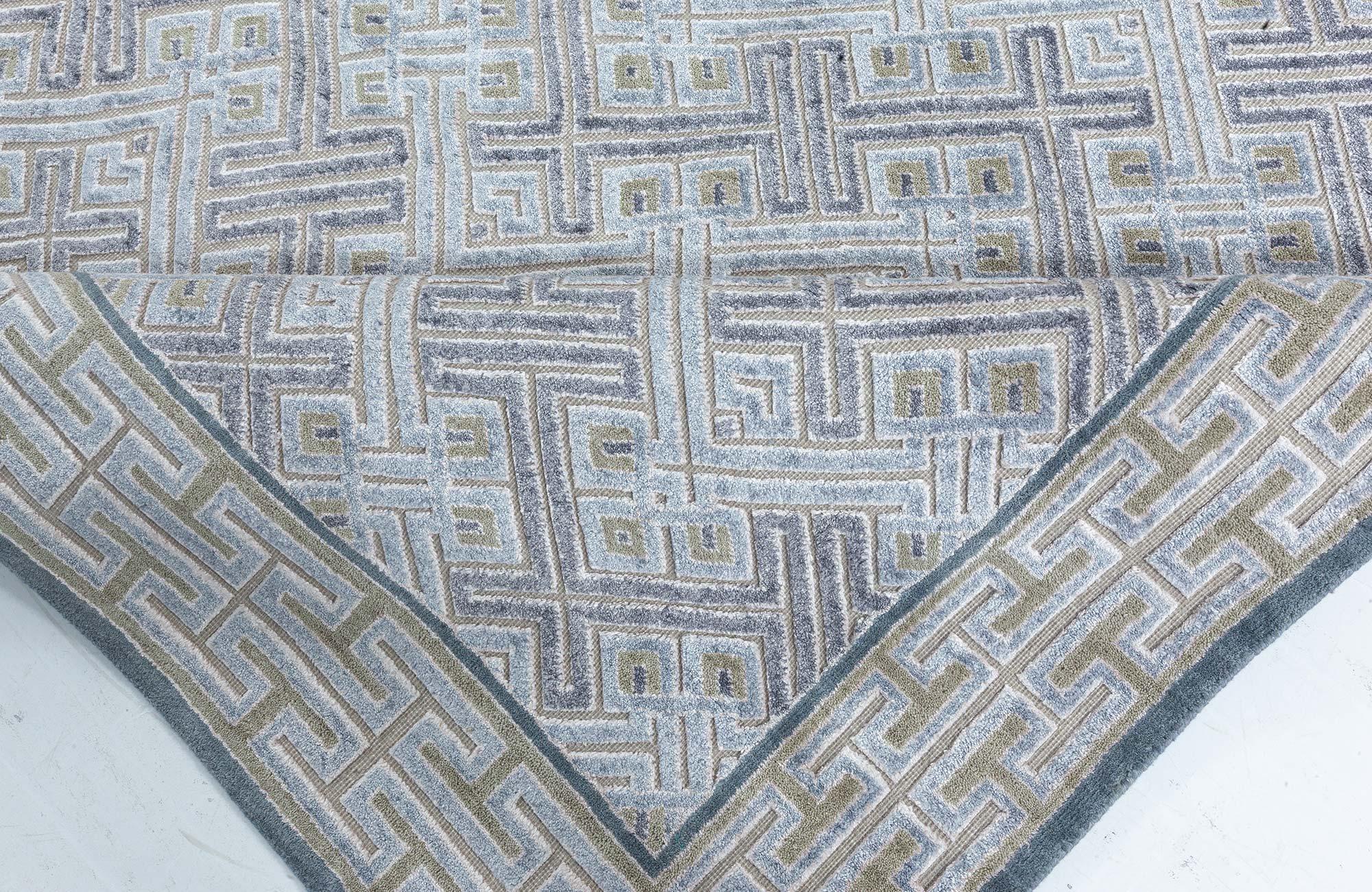 Contemporary Geometric High-Low Knotted Wool and Silk Rug von Doris Leslie Blau (Wolle) im Angebot