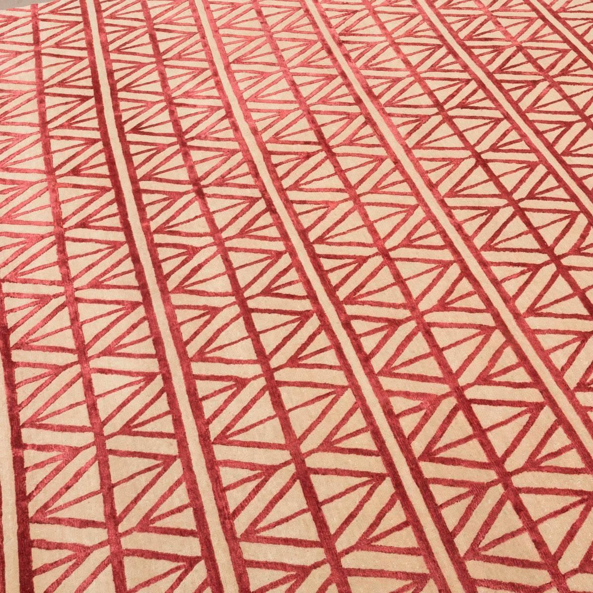 Tapis indien contemporain géométrique en laine et soie rouge Excellent état - En vente à MADRID, ES