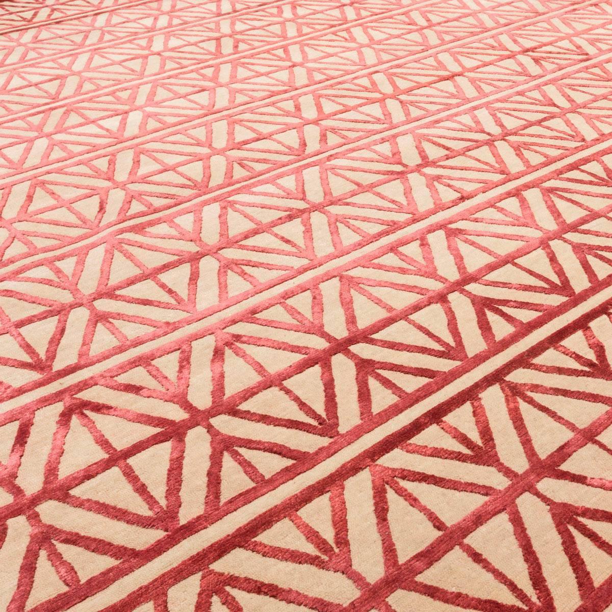 Tapis indien contemporain géométrique en laine et soie rouge en vente 2