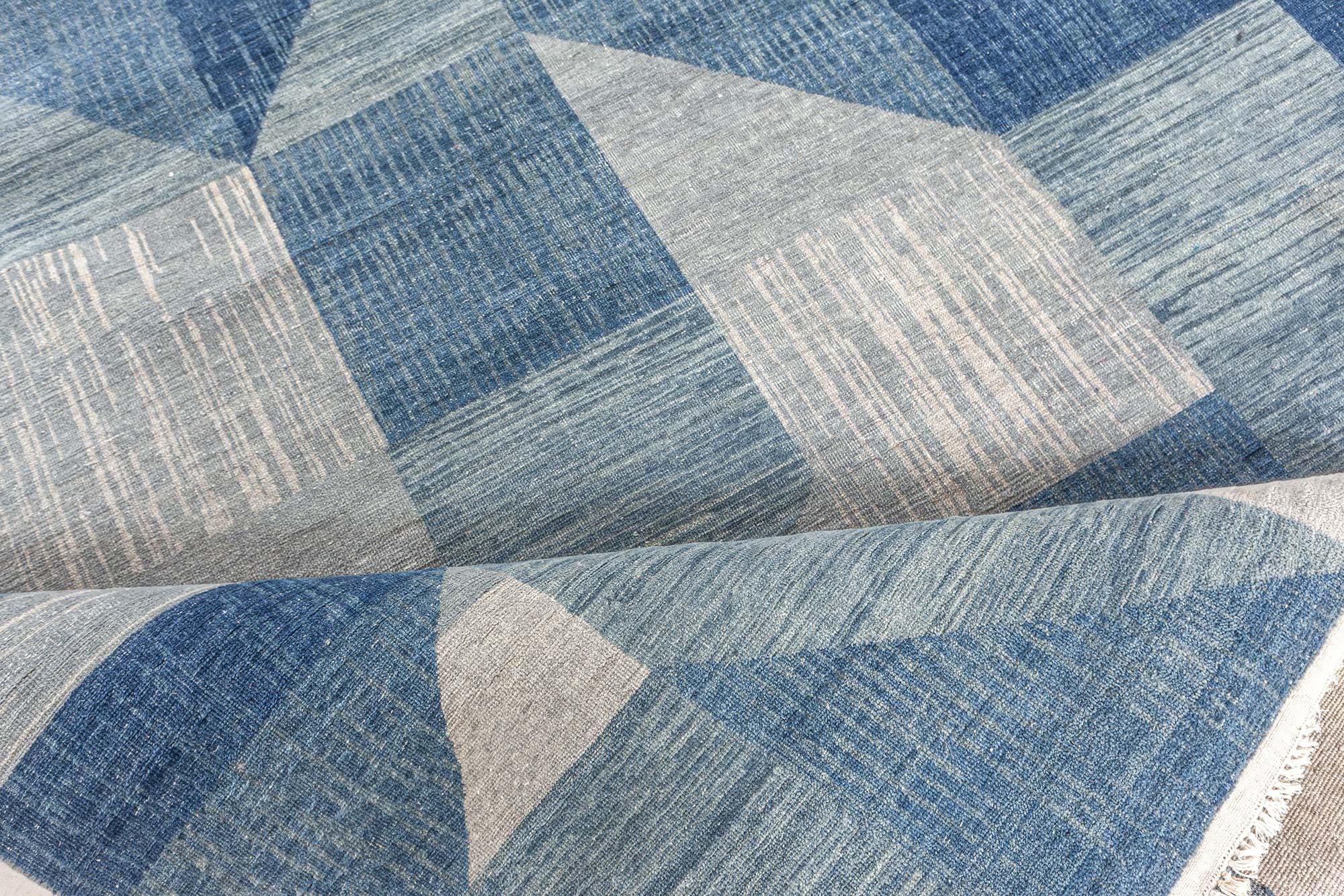 Zeitgenössischer geometrischer Teppich von Doris Leslie Blau.
Größe: 11'10