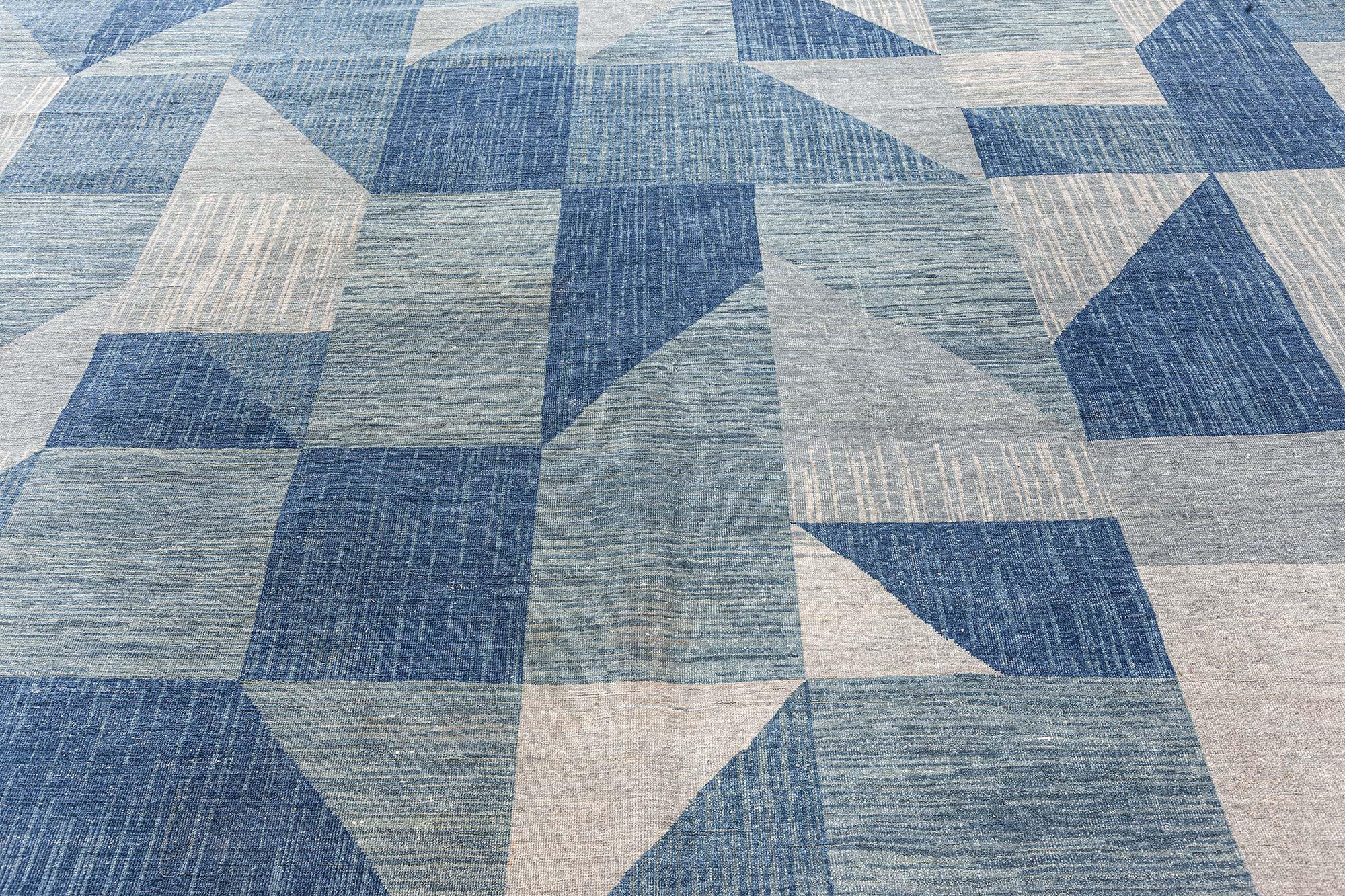 Zeitgenössischer geometrischer Teppich von Doris Leslie Blau.
Größe: 11'10